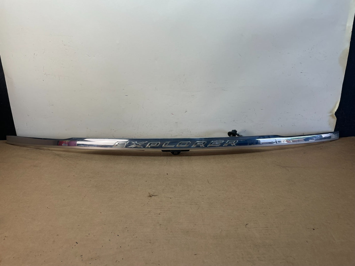 2011 to 2014 Ford Explorer Rear Tailgate Gate Trim Molding With Camera af8760 DG0