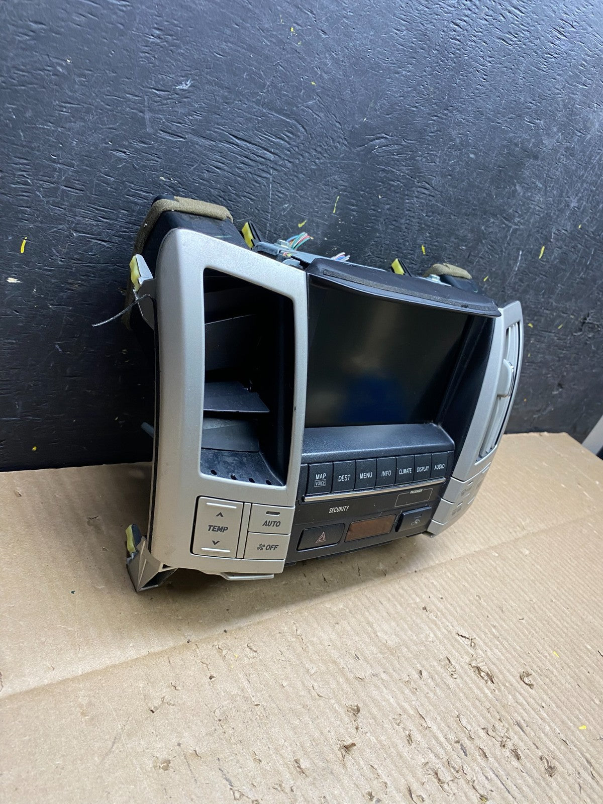2007 to 2009 Lexus RX400H Radio Navigation Screen Climate Control OEM V1580 DG1