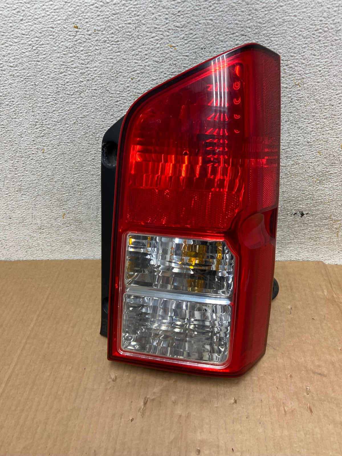 2005 to 2012 Nissan Pathfinder Right Passenger RH Side Tail Light AI5736 LK0