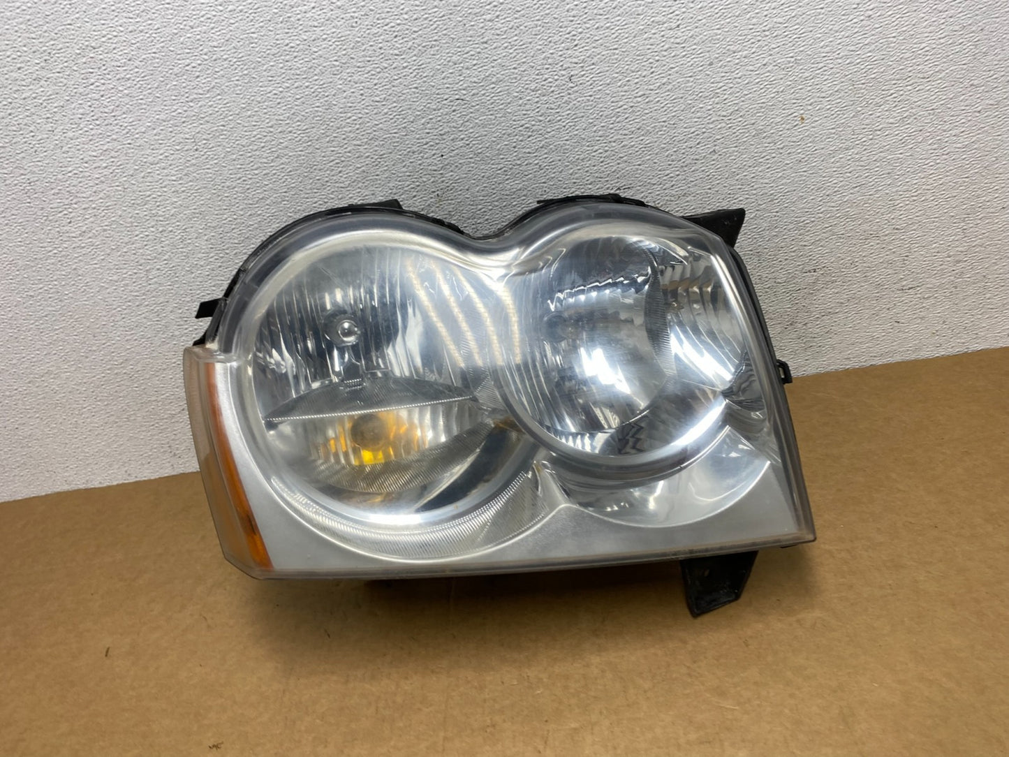 2005-2007 Jeep Grand Cherokee Right Passenger RH Halogen Headlight AD4460 DW0