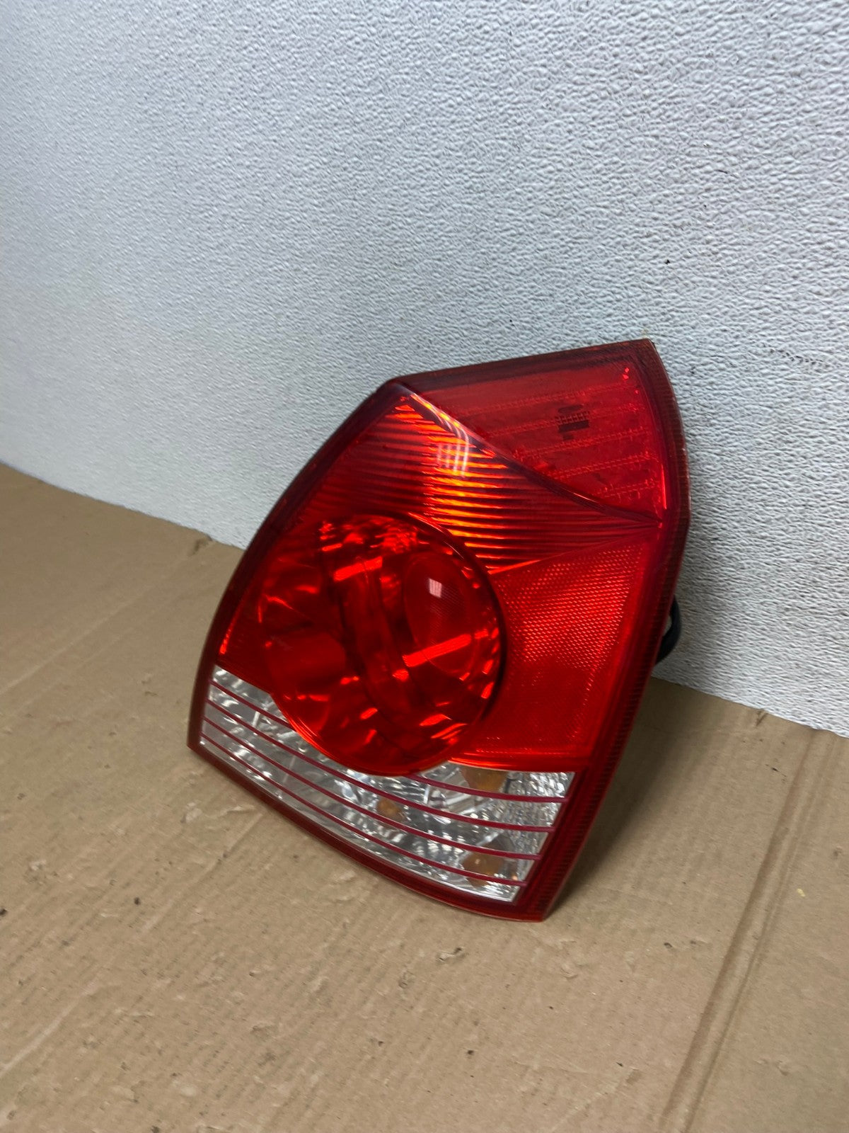 2004 2005 2006 Hyundai Elantra Sedan Right Passenger Tail Light AE8985 LK1