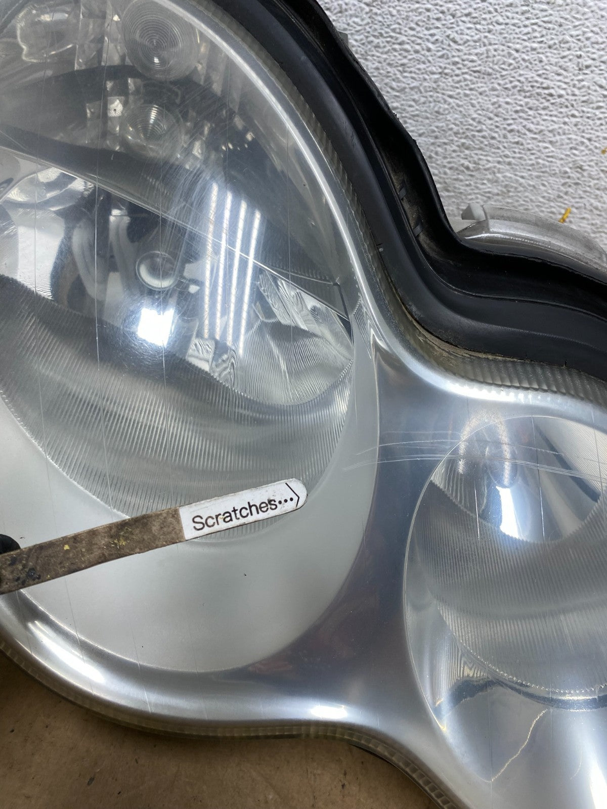 2005 to 2007 Mercedes-Benz C-Class Right Passenger Side Headlight AE3001 DW3