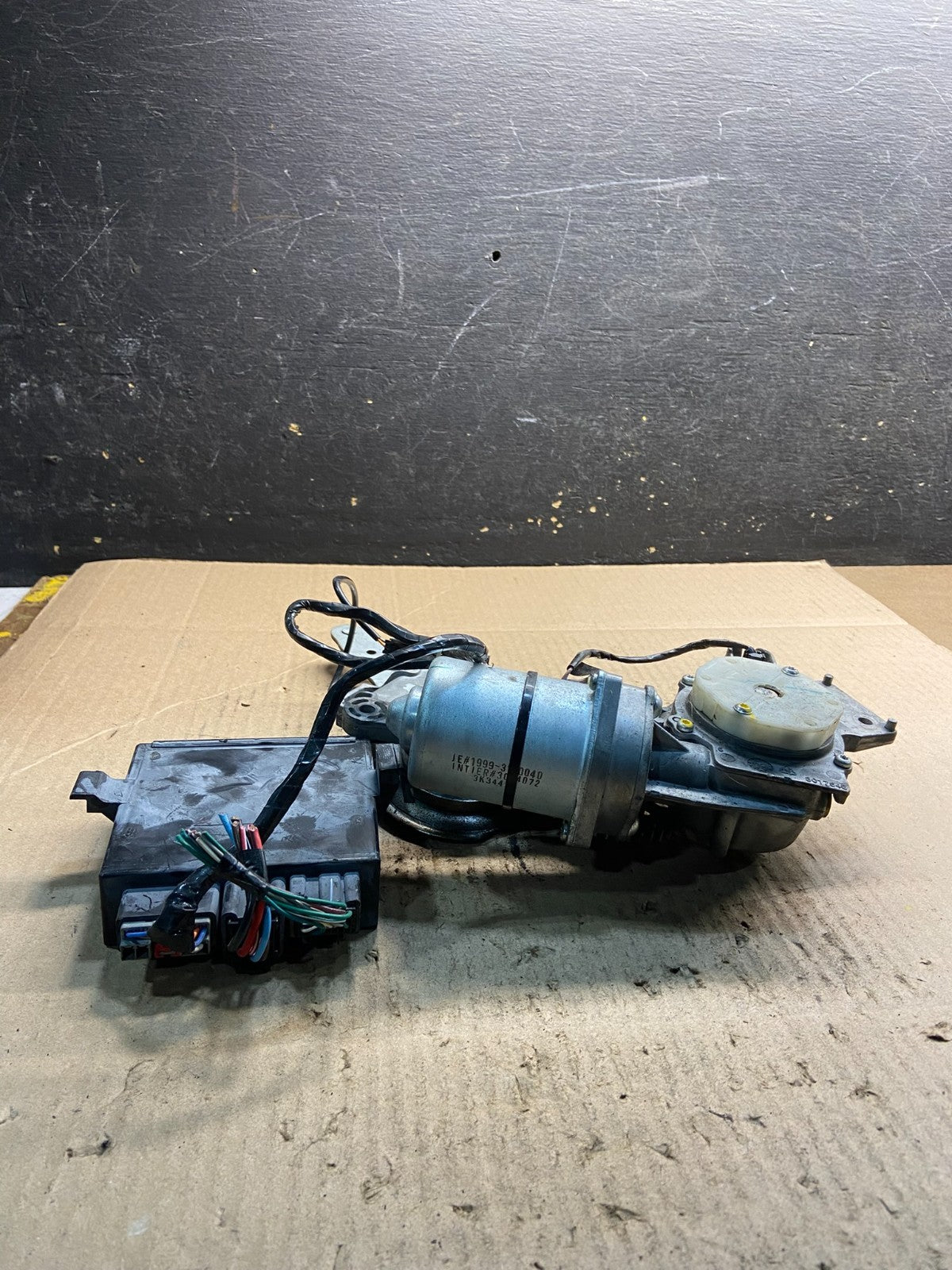 2009 to 2016 GMC Acadia Rear Trunk Liftgate Power Motor Actuator OEM Z0657 DG1