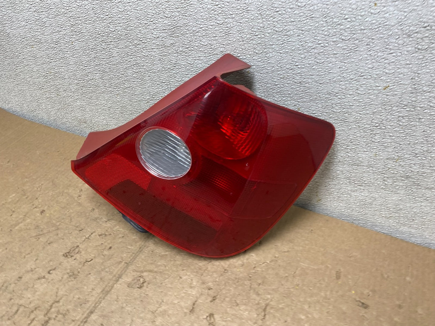 2002-2003 Honda Civic Si Ep3 Hatchback Right Passenger  Tail Light OEM V4558 DG1