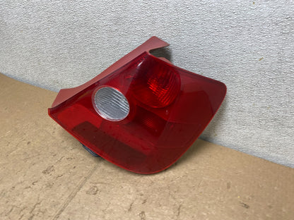 2002-2003 Honda Civic Si Ep3 Hatchback Right Passenger  Tail Light OEM V4558 DG1