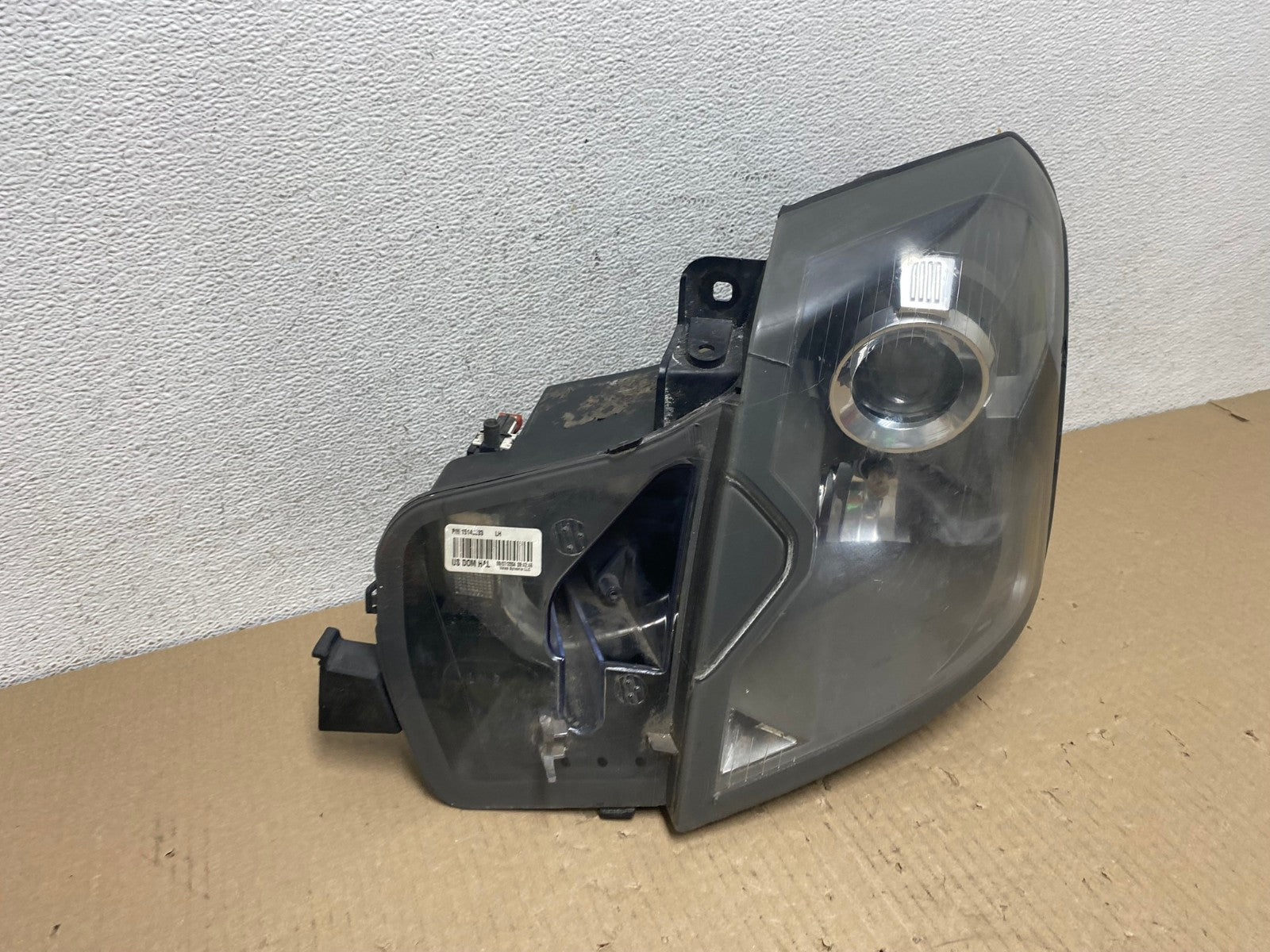 2003 to 2007 Cadillac CTS Left Driver LH Halogen Headlight AE9560 LK2