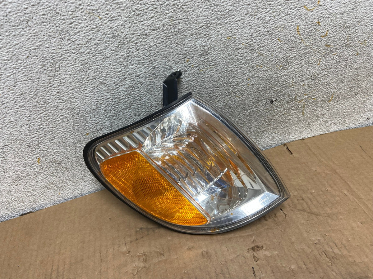 2000 to 2004 Toyota Tundra Right Passenger RH Side Turn Signal Light AI7803 LK0