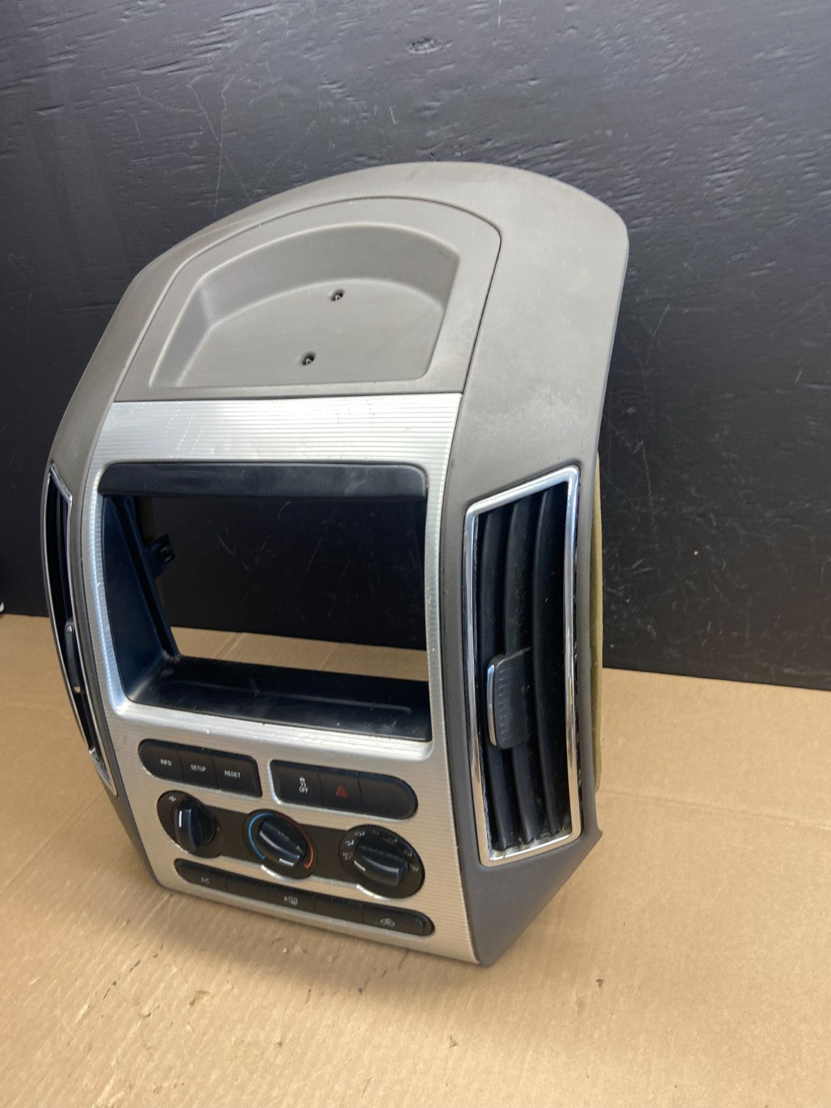 2007 - 2010 Ford Edge Heater Climate Control Radio Control Dash Bezel AB9413 DG2