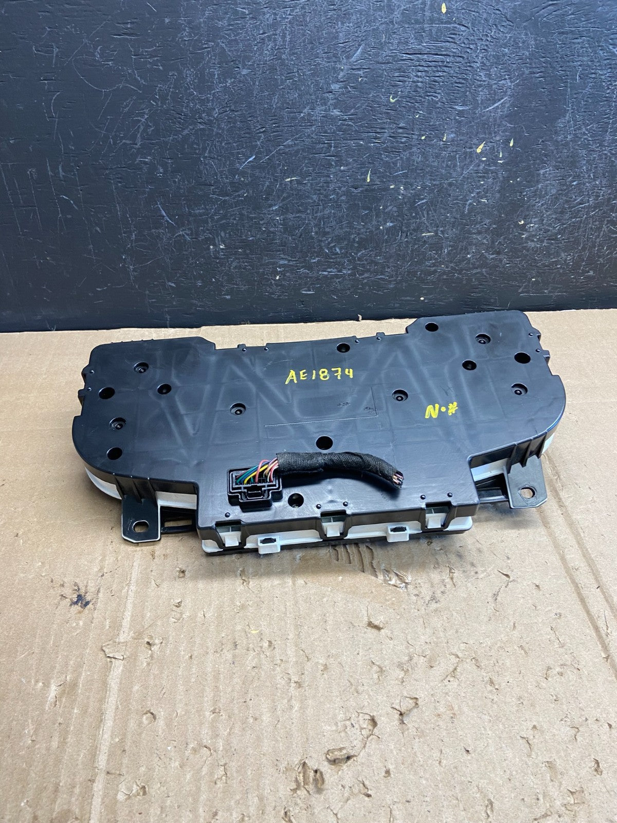 2007 to 2013 Chevrolet Silverado Suburban Cluster Gauge Speedometer AE18745