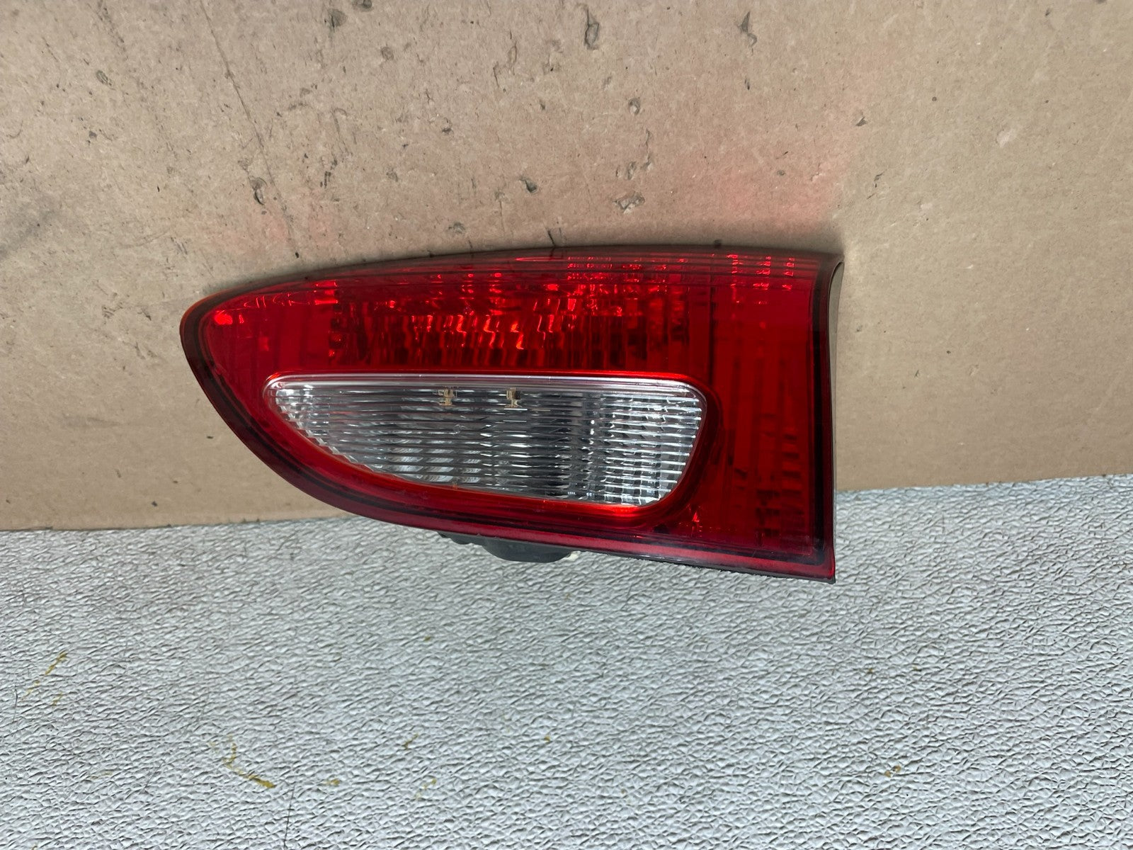 2006 2007 Subaru Tribeca B9 Right Passenger Side Tail Light Inner Q4457 DW0