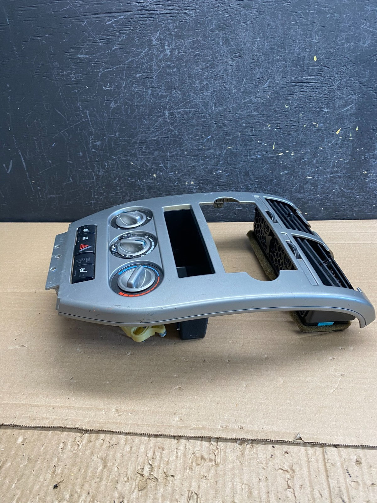 2007 to 2009 Dodge Caliber Dash Radio Center Bezel Climate Dash AG0077 DG2