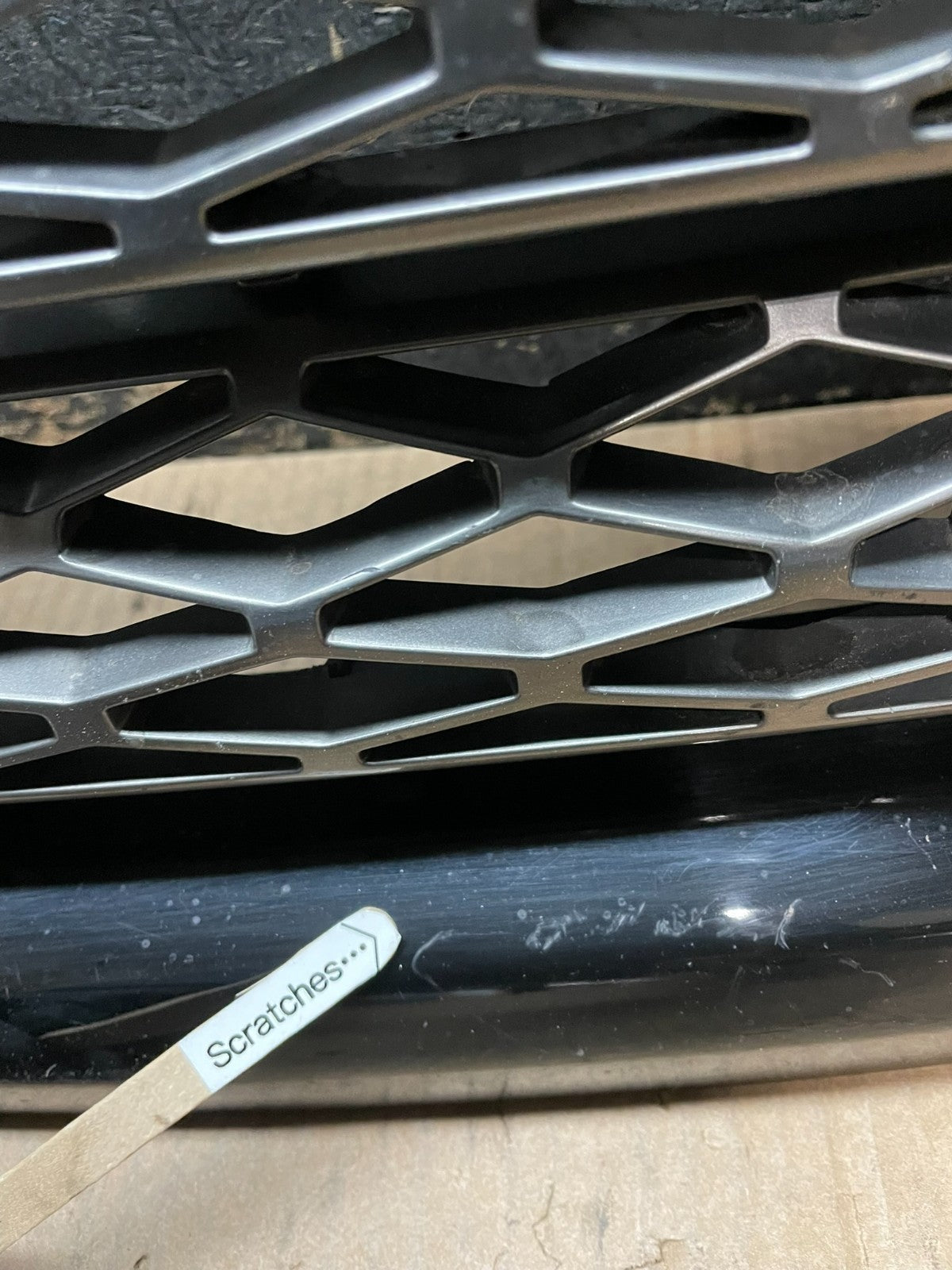 2010 to 2013 Land Rover Discovery  Front Upper Grill Grille X9824 DG4