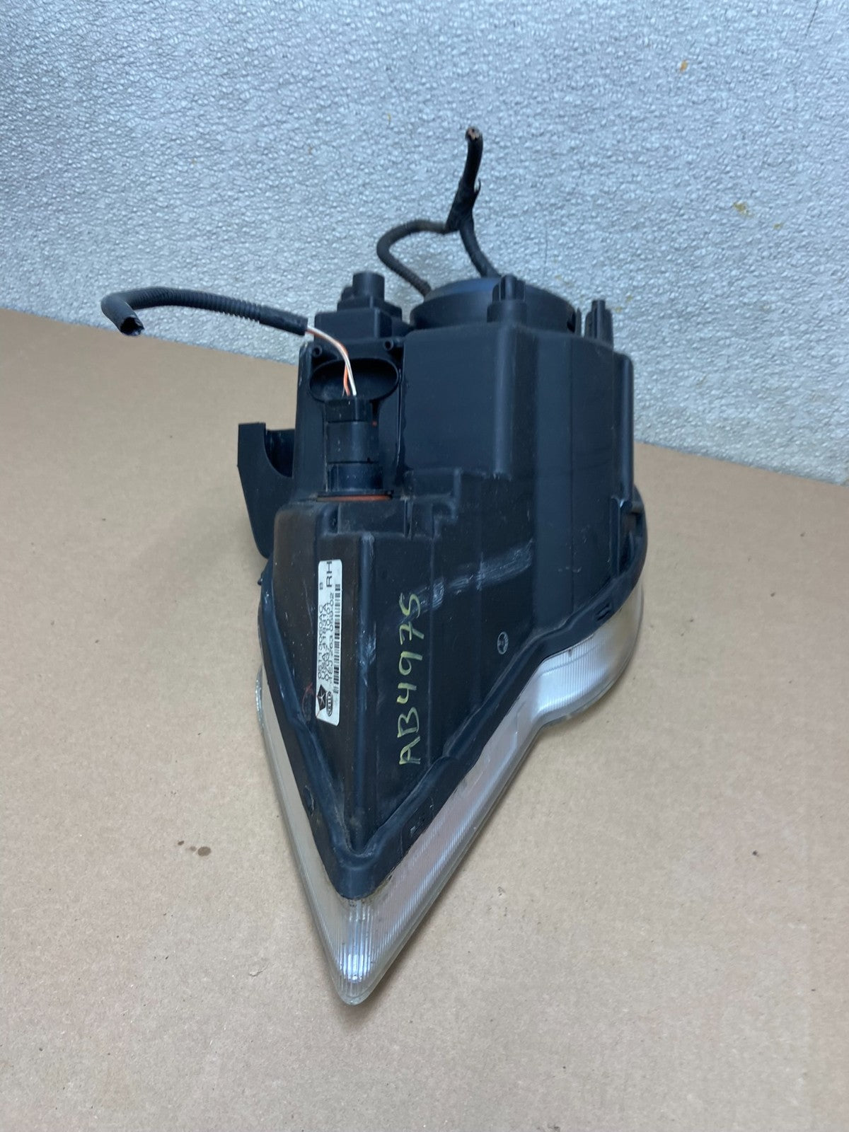 2007 to 2008 Chrysler Pacifica Right Passenger Halogen Headlight Oem AB4975 DG9