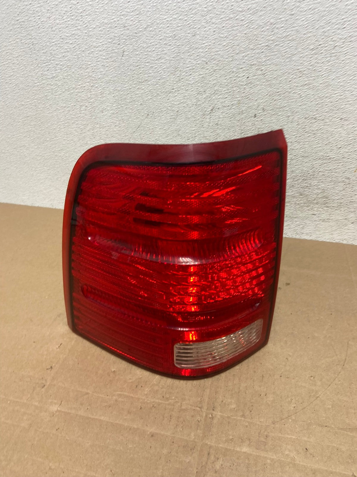 2002 to 2005 Ford Explorer Left Driver Lh Side Tail light AE4982 LK0