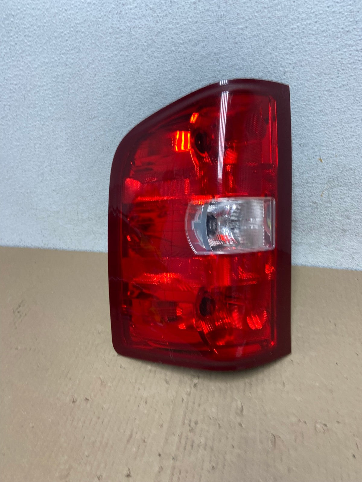 2007 to 2013 Chevrolet Silverado Left Driver LH Side Tail Light AE9534 LK0