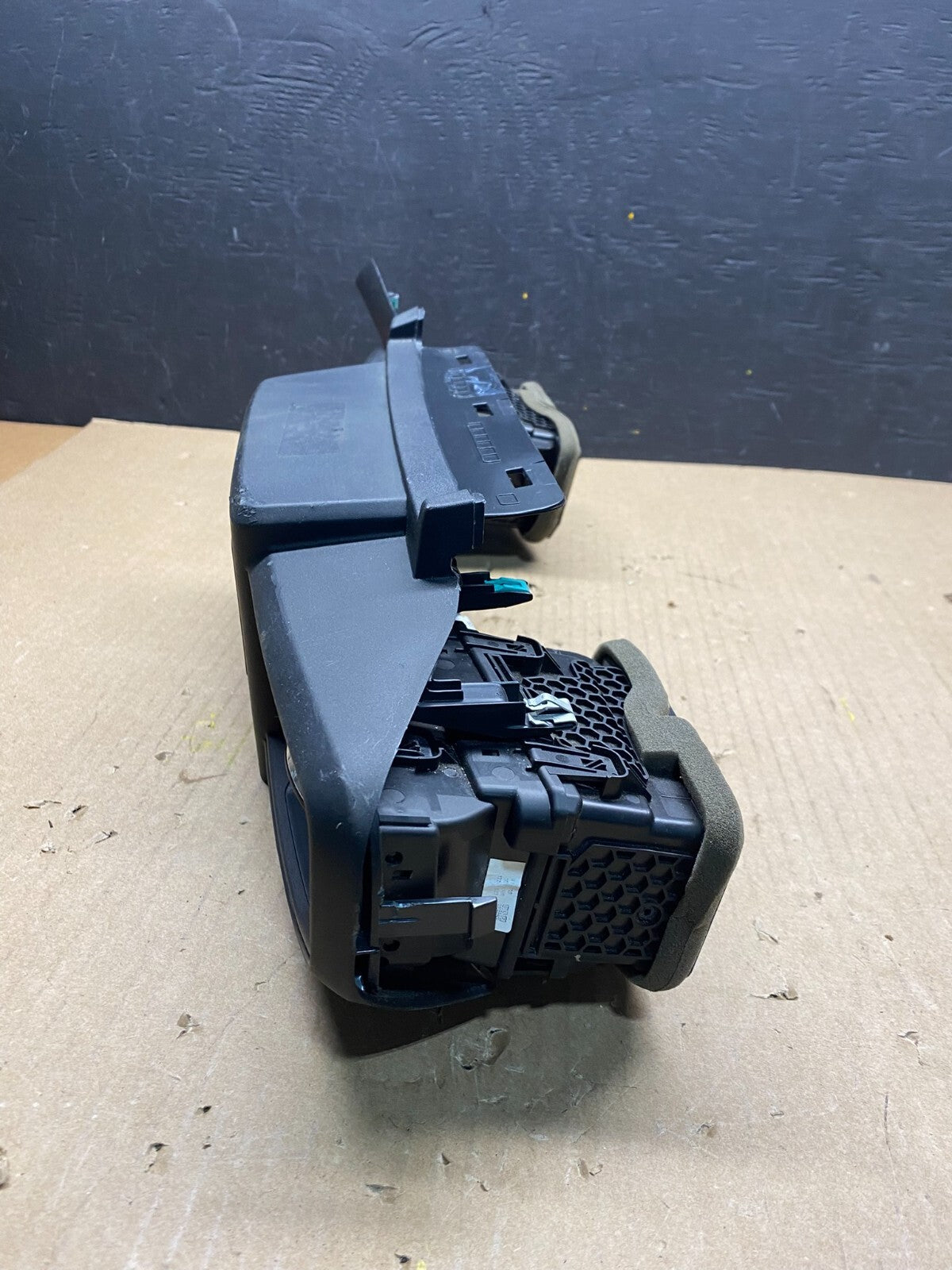 2020 to 2023 Ford Explorer Console Radio Display Screen Air Vents G4173 DG12