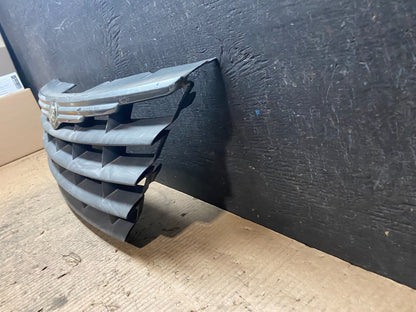 2002 to 2004 Chrysler Voyager Front Upper Grill Grille N2047 DG1