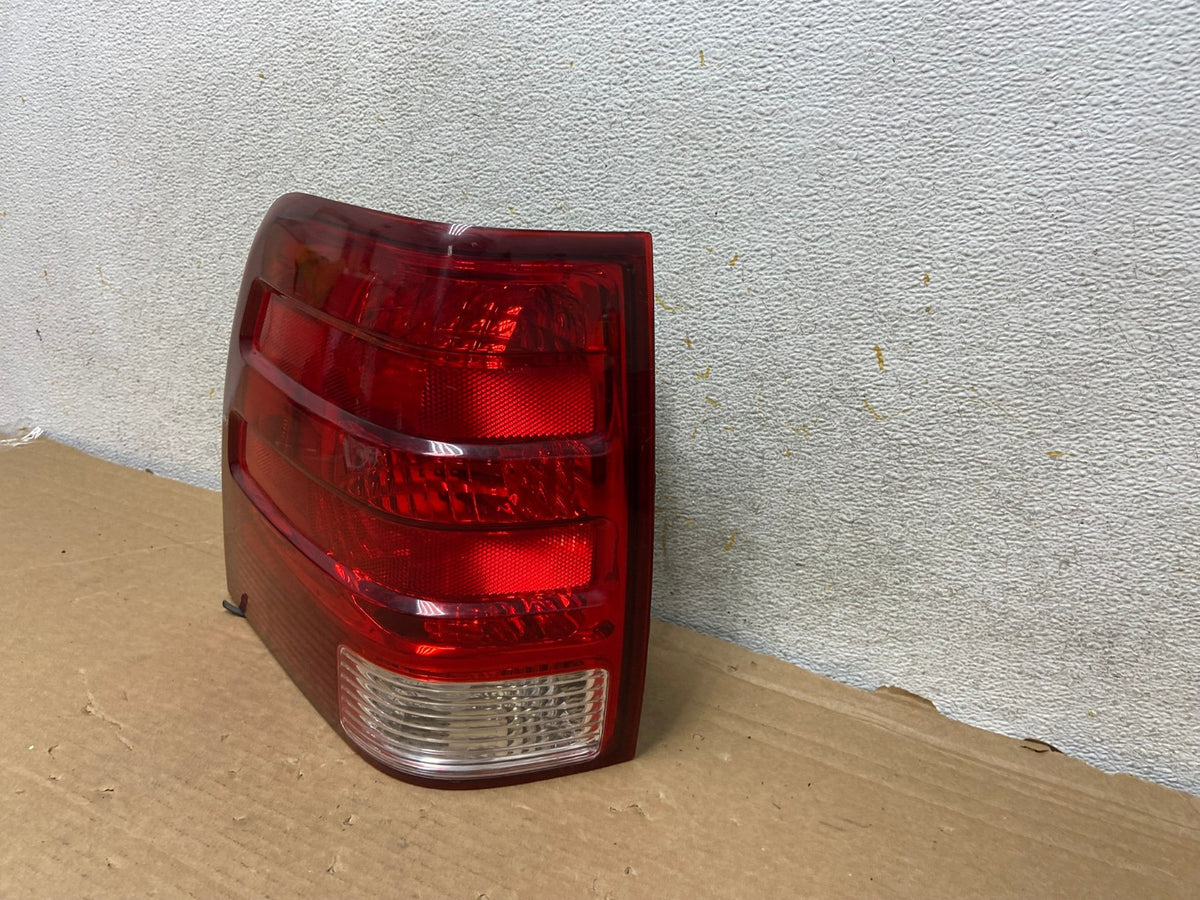 2003 2004 2005 2006 Ford Expedition Left Driver Lh Tail light DEPO AH8347 LK2