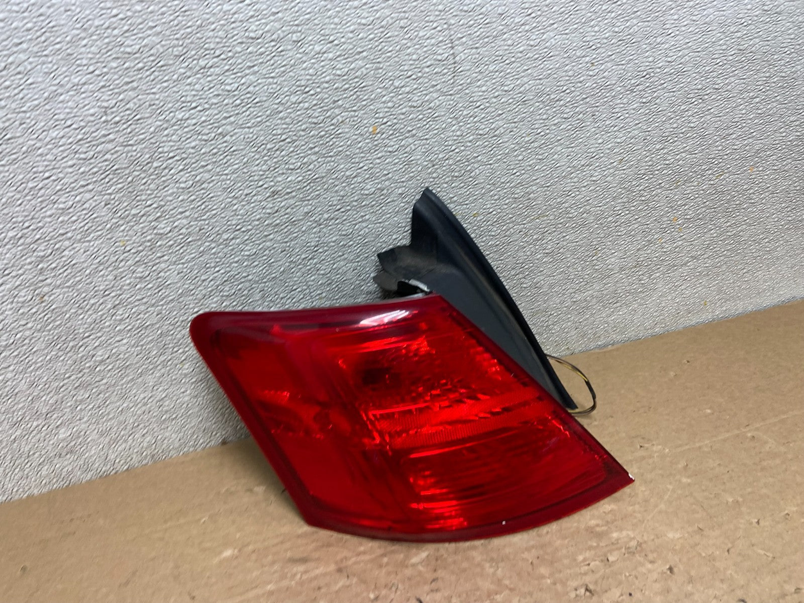 2014 to 2018 Ford Taurus Interceptor Left Driver LH Tail Light OEM AB4694 LK2