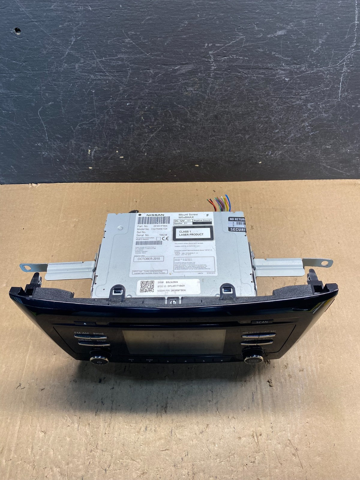 2015 to 2016 Nissan Rogue AM FM XM Radio CD Player Screen Receiver AE7863 DW3