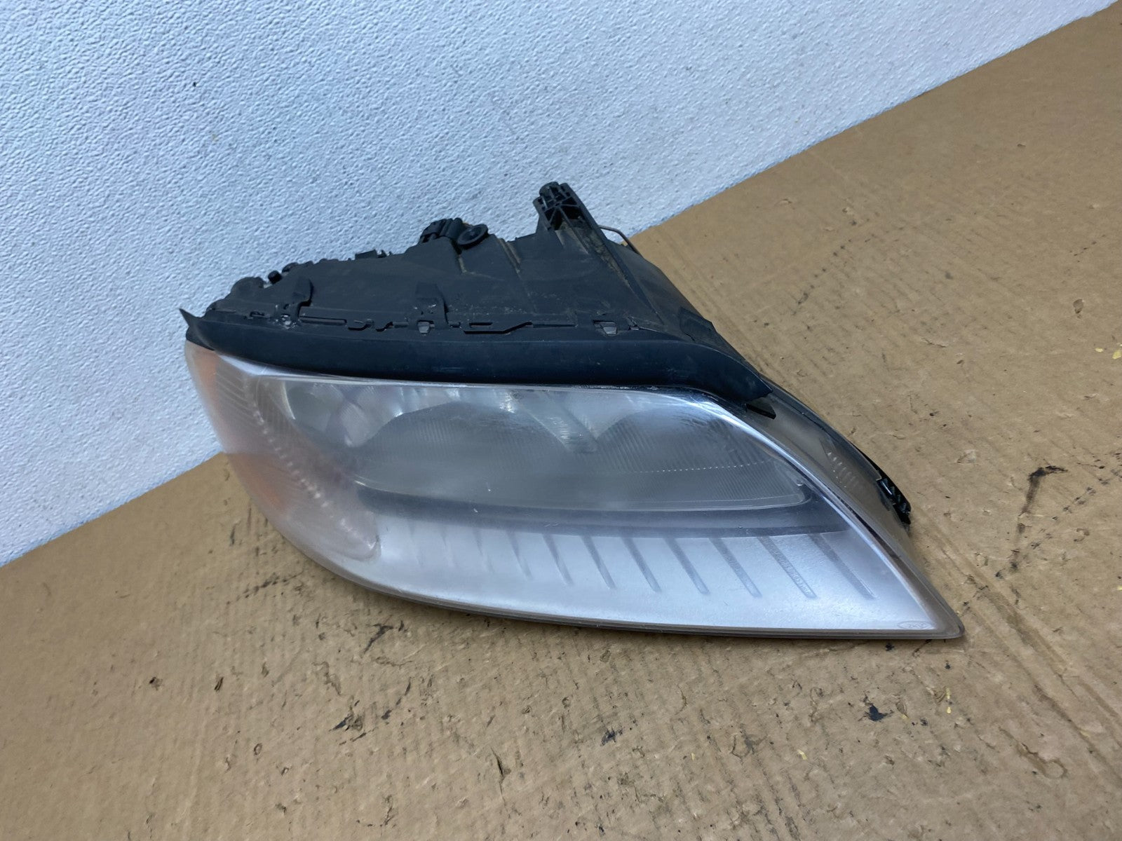 2008 to 2013 Volvo XC70 V70 S80 Right Passenger Side Halogen Headlight AC8174 DW1