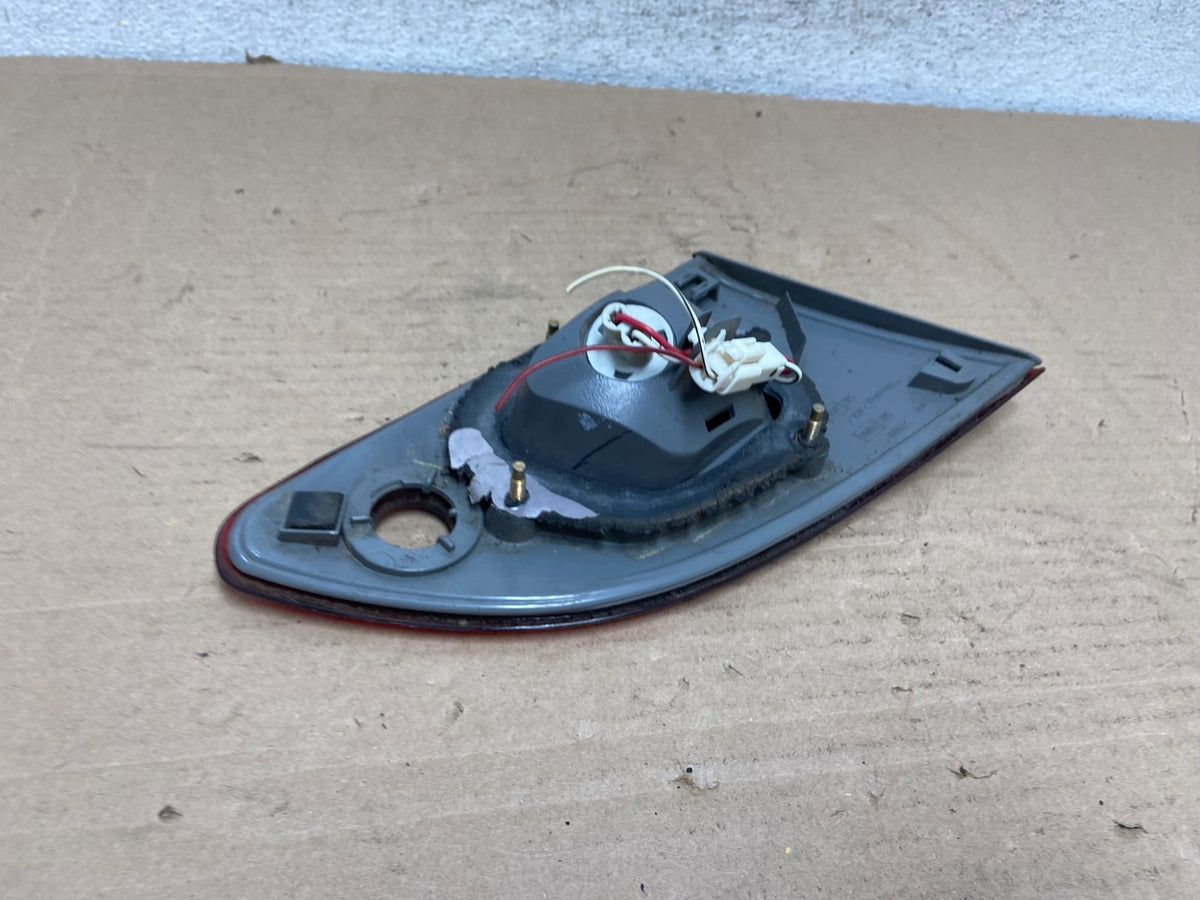 1998-2000 Toyota Corolla Right Passenger RH Side Inner Tail light AH9471 LK4