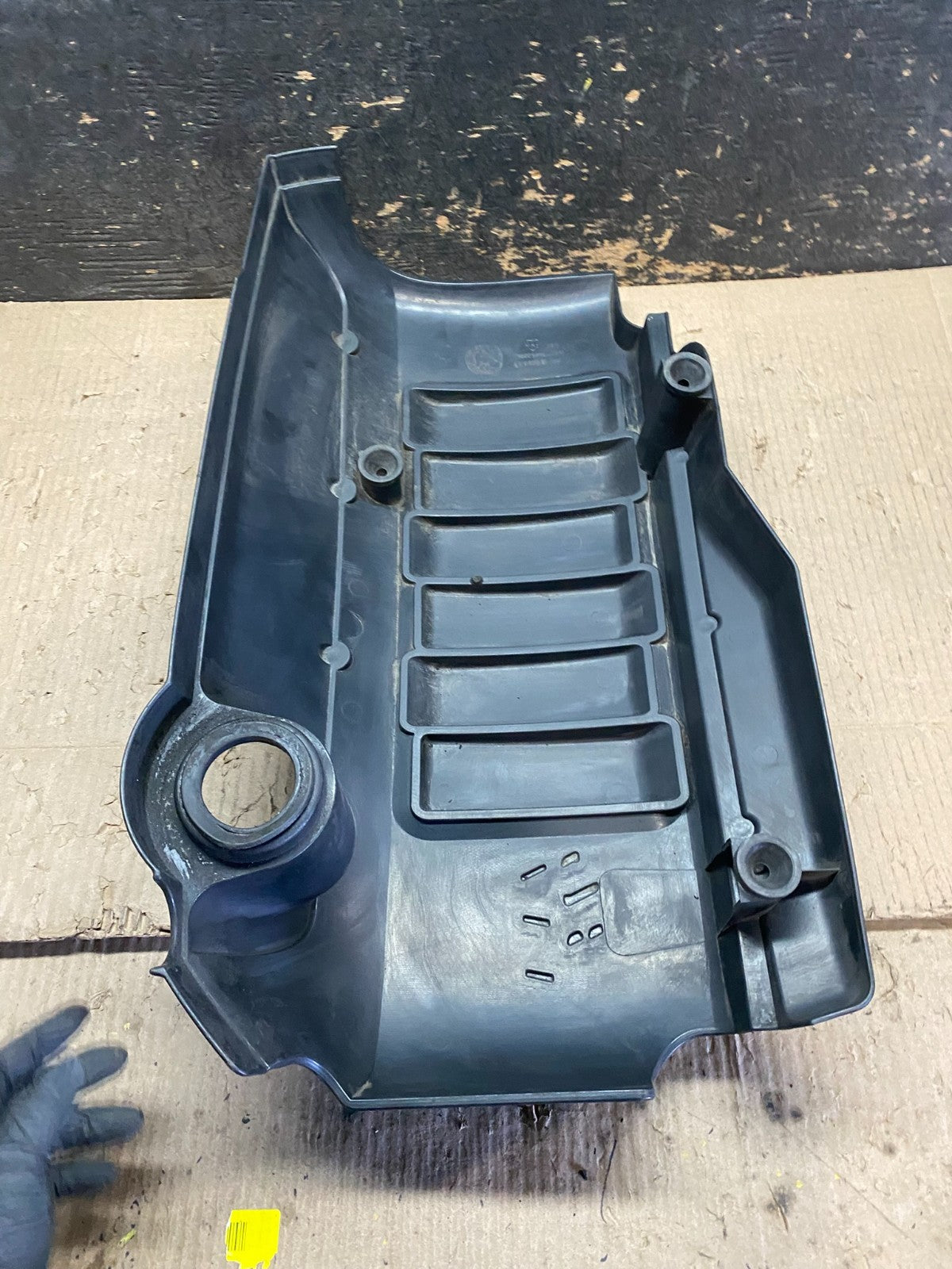 2007 to 2008 GMC Acadia 3.6L VVT Engine Cover Shield OEM x8179 DG6