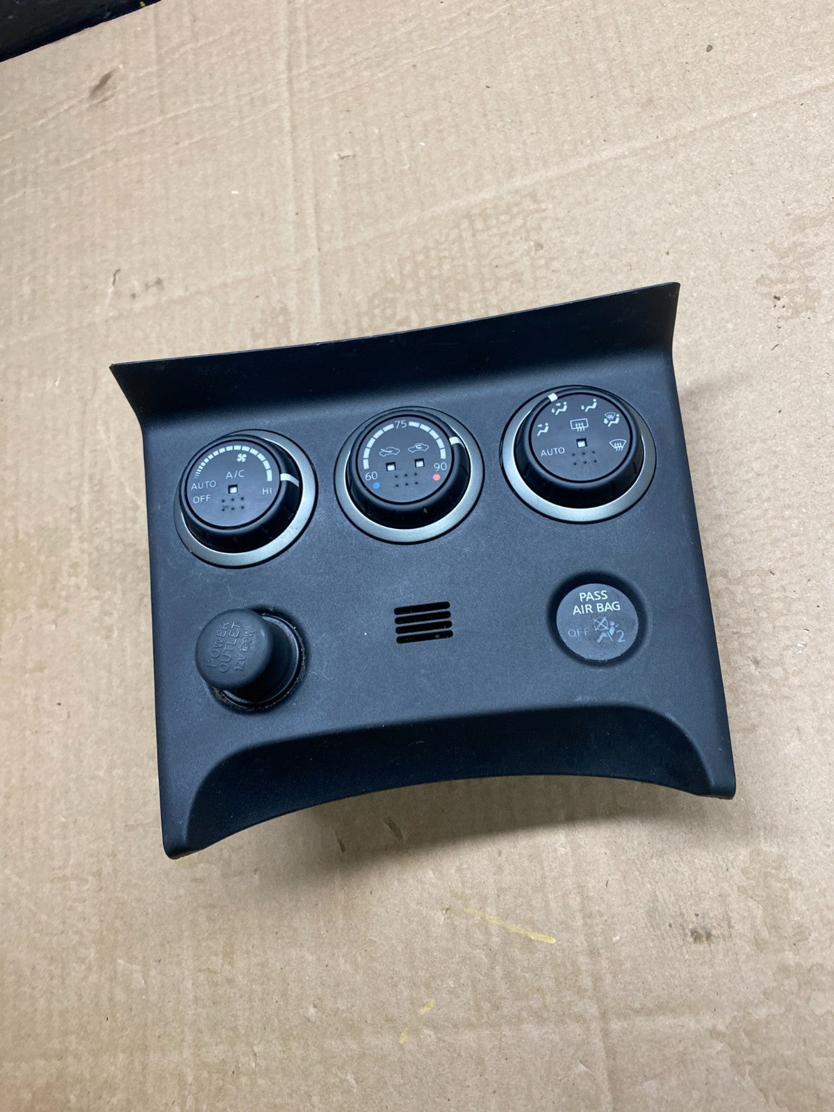 2011 to 2015 Nissan Rogue Heater Temperature AC Climate Control OEM Y9907 DG0