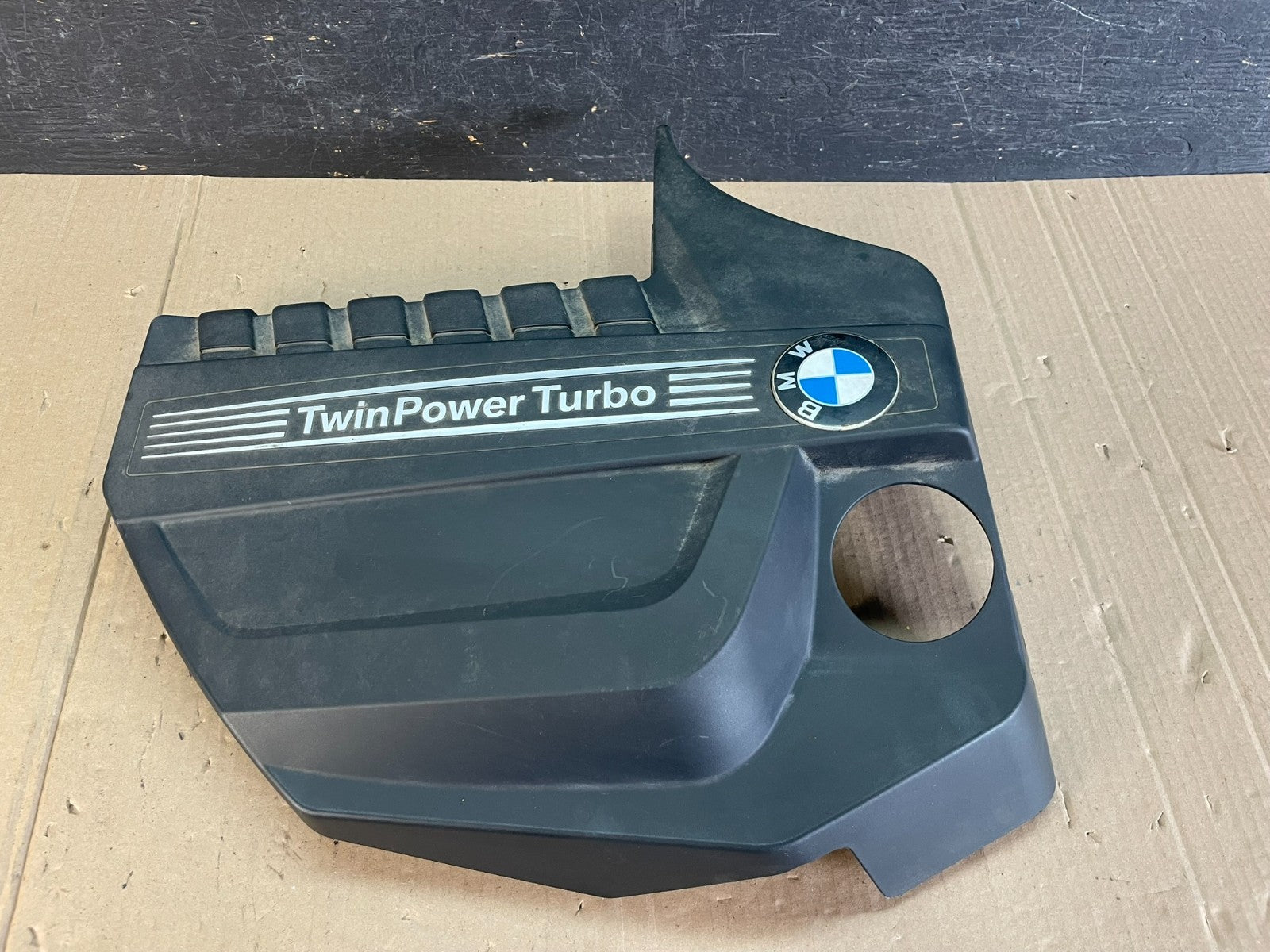 2011 to 2016 BMW 535I TwinPower Turbo Plastic Engine Cover Shield AD8702 DW0