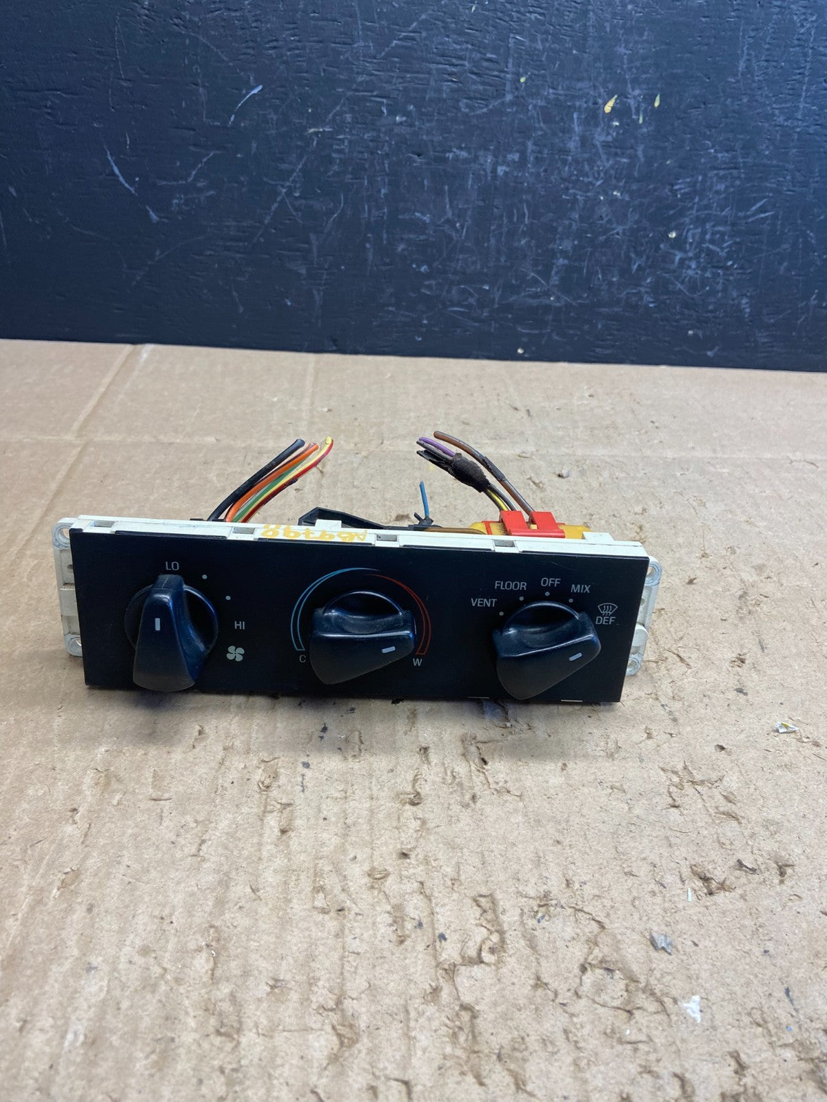 1992 to 1996 Ford F150 Heater A/C Climate Control ab9798 DG0