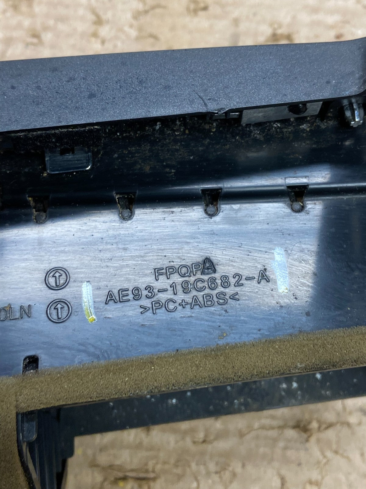 2010 - 2012 Lincoln Mkt Center Dash Gps Radio Bezel Panel Air Vent OEM W2023 DG7