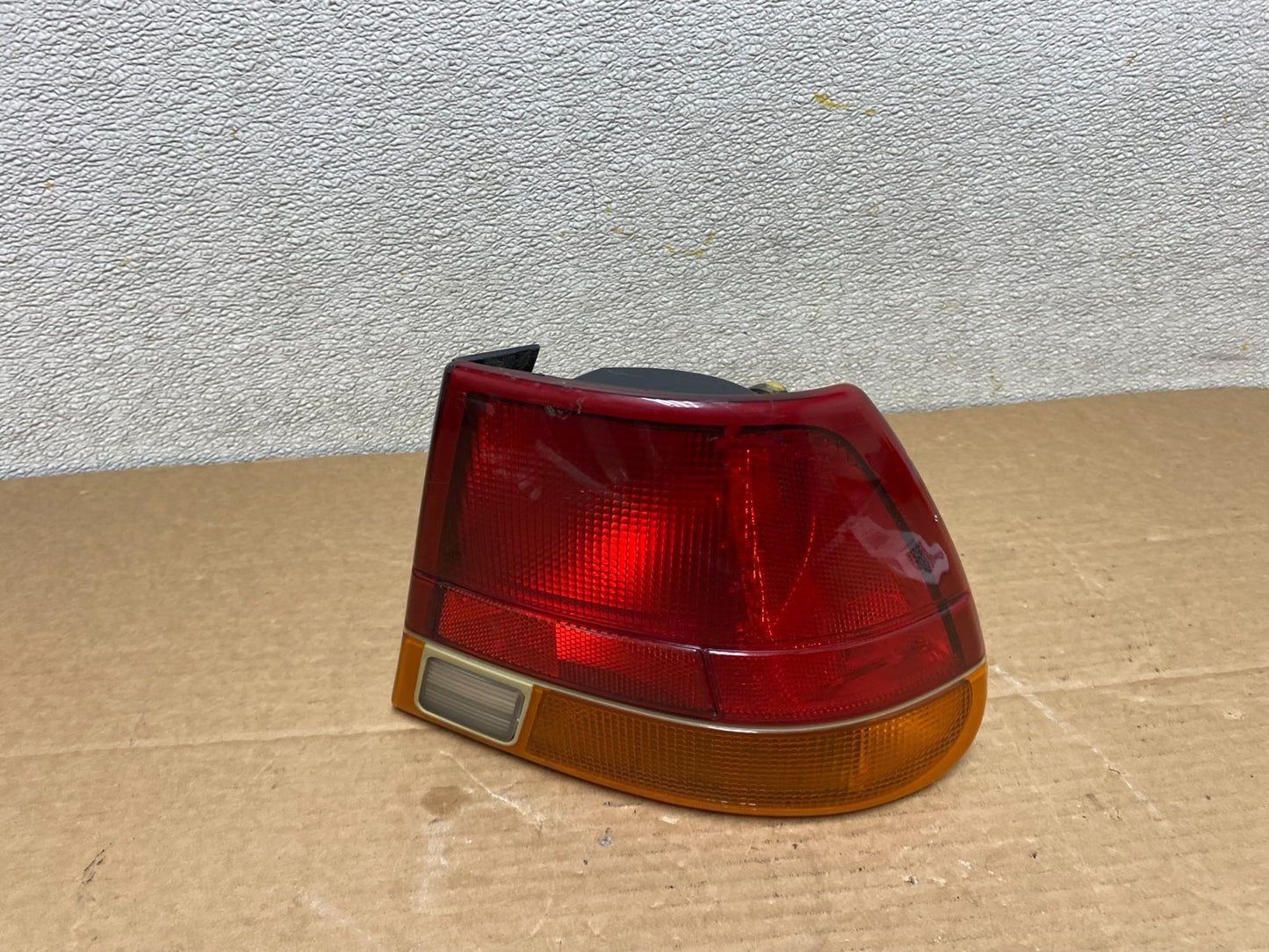 1997-1999 Saturn SL SL1 Sedan Right Passenger RH Side Tail Light OEM z1373 DG0