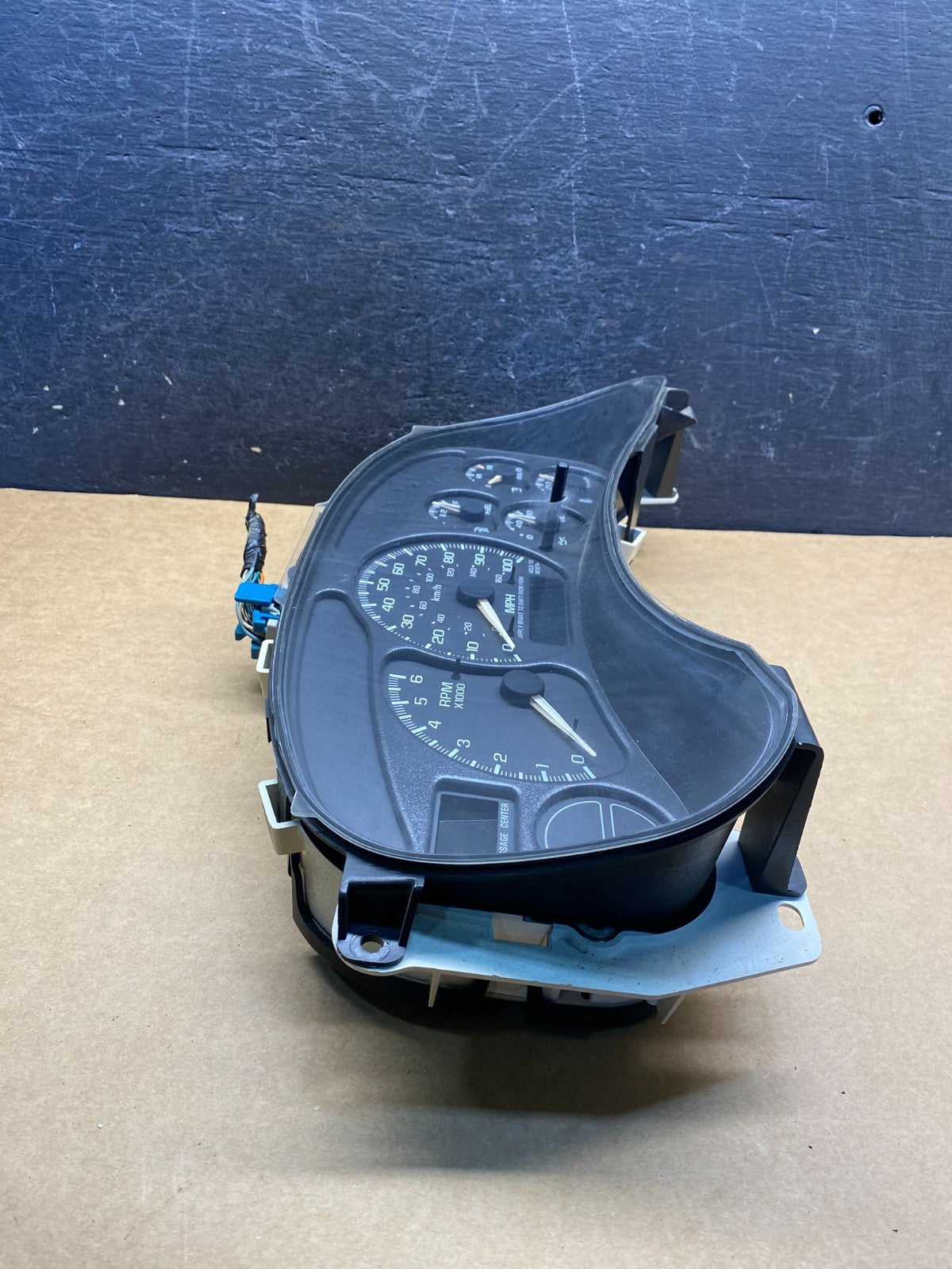 2002 GMC Yukon Speedometer Cluster Gauge AH7085 DG1
