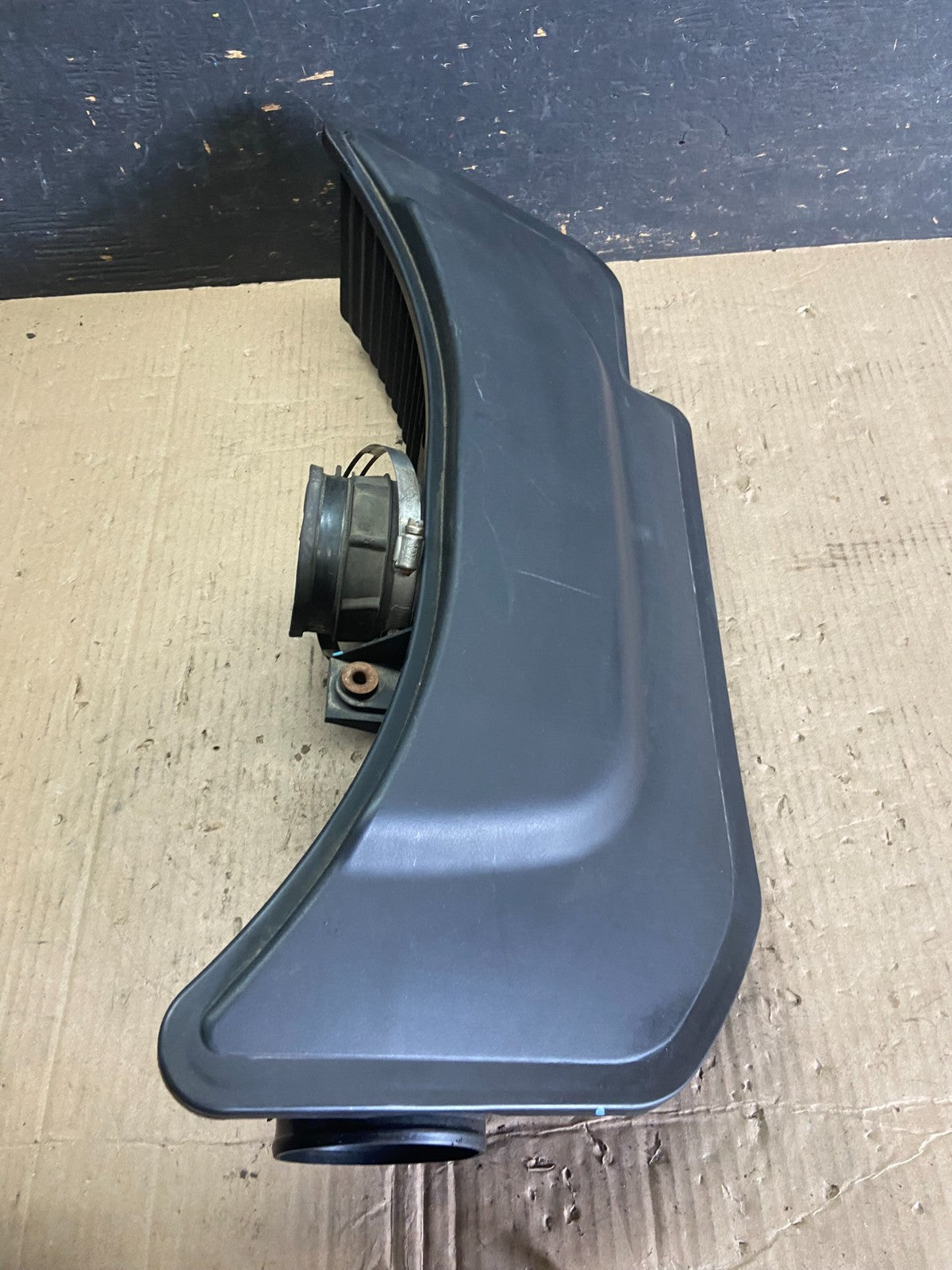 2009 to 2010 Jeep Grand Cherokee 5.7L Hemi Air Cleaner Resonator Mopar P0409 DG3