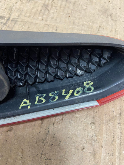 2005 - 2007 Volvo XC70 V70 Left Driver LH Side Tail Light Upper AB8408 LK8