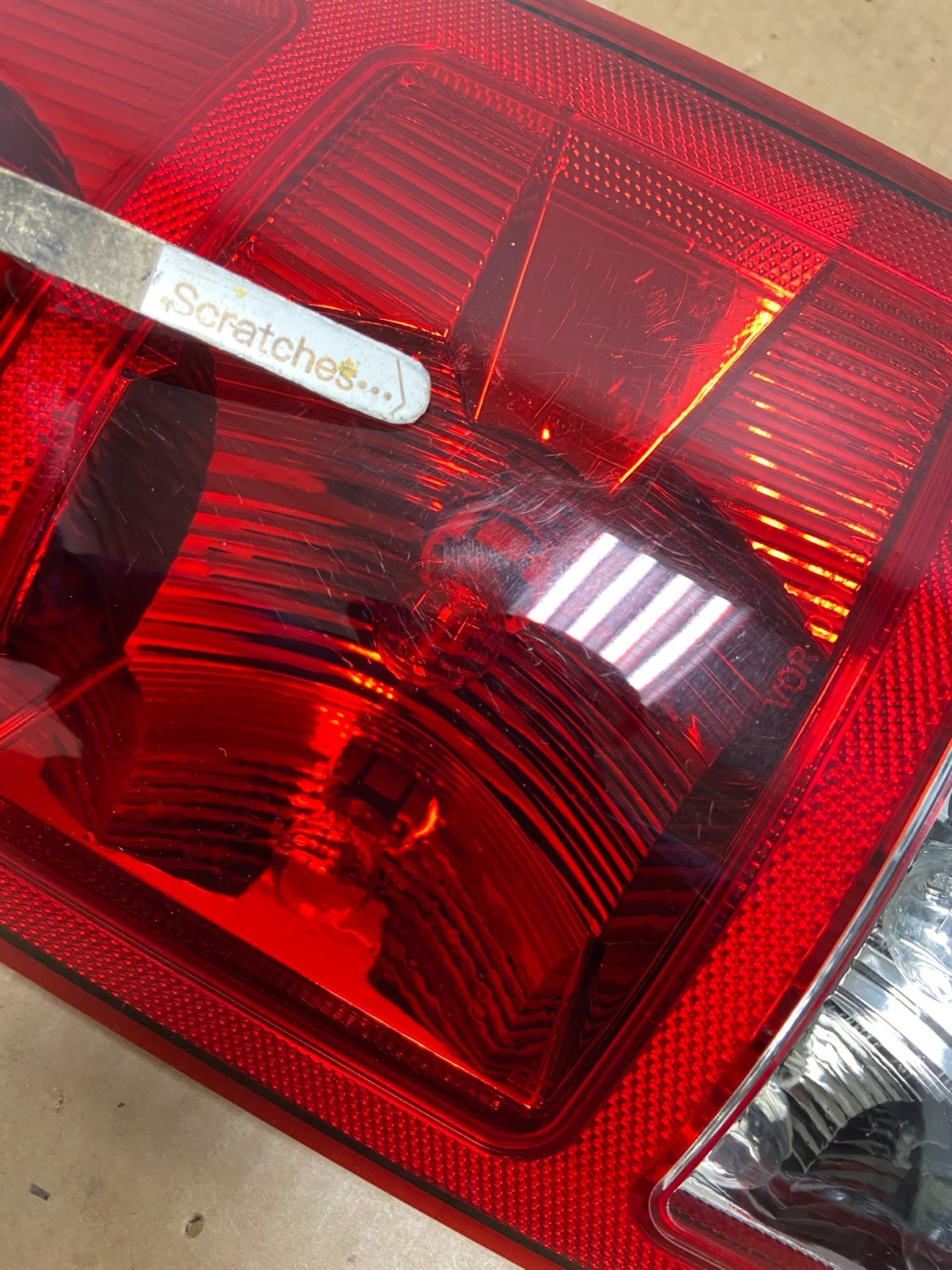 2002 to 2006 Dodge Ram 1500 Right passenger Rh side Tail Light AI9130 LK3