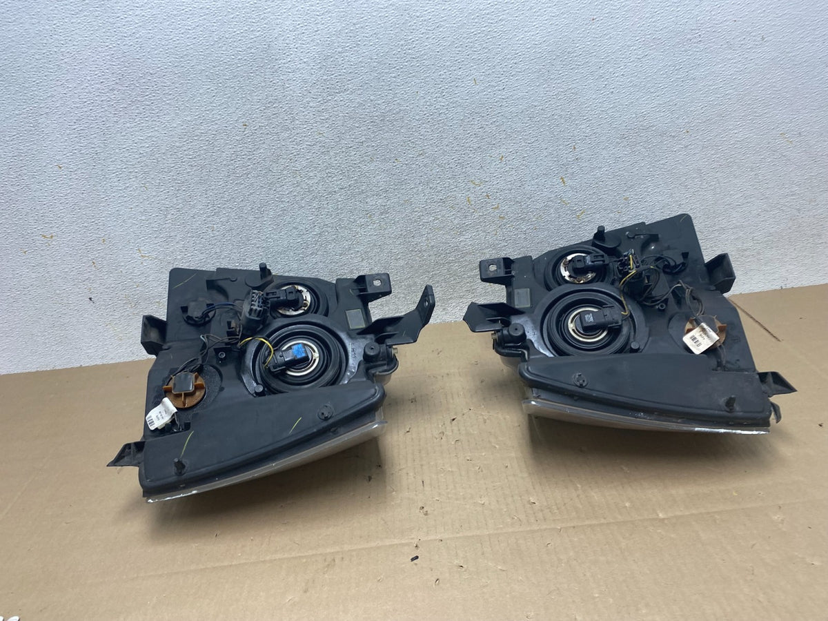 2007 to 2013 Chevrolet Suburban Tahoe Left+Right Set Headlights AI2151 DW13