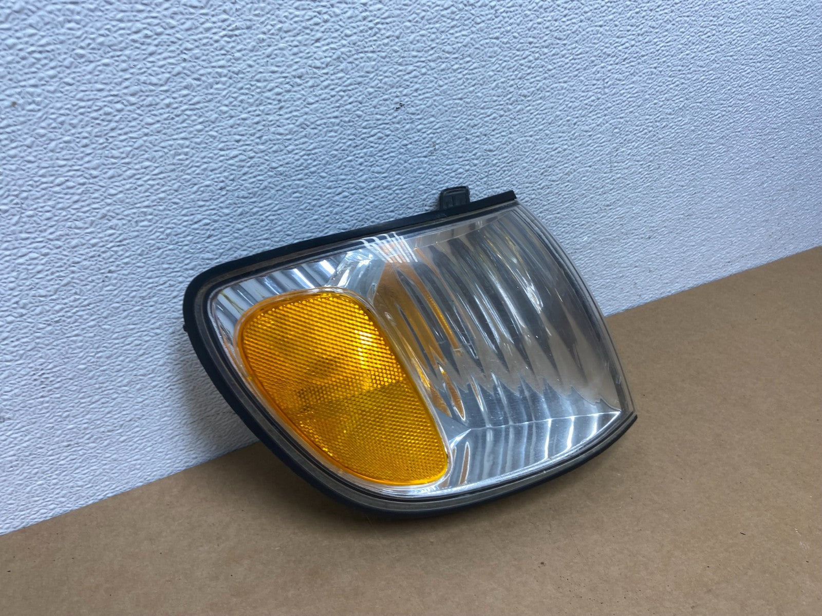 2001 to 2003 Toyota Sienna Turn Signal Right Passenger RH Lamp AC1687 DW2