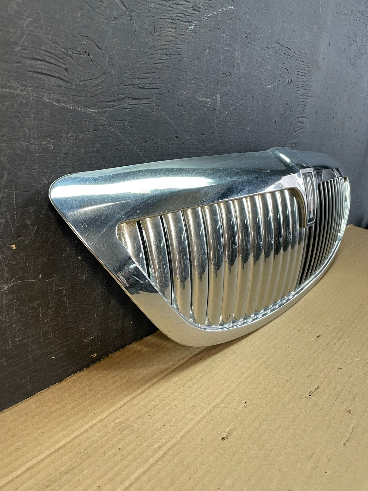 2003 to 2011 Lincoln Town Car Front Upper Grille Grill Chrome W/Emblem AE8712 DG2