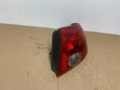 2003 2004 2005 Saturn L L200 L300 Sedan Right Passenger Tail Light Oem AB8305 LK2