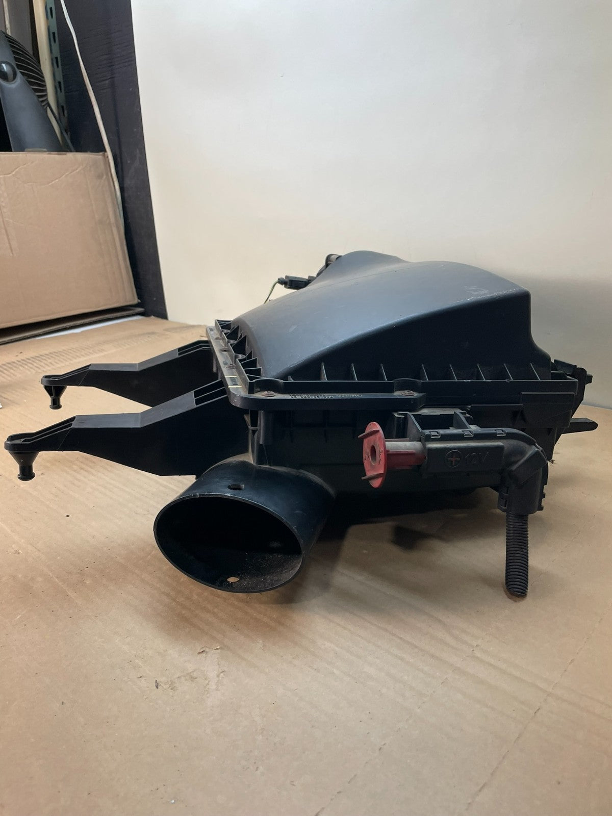 2010 to 2018 Mercedes-Benz Sprinter 2500 3.0L Air Cleaner Box ah8822 DG2
