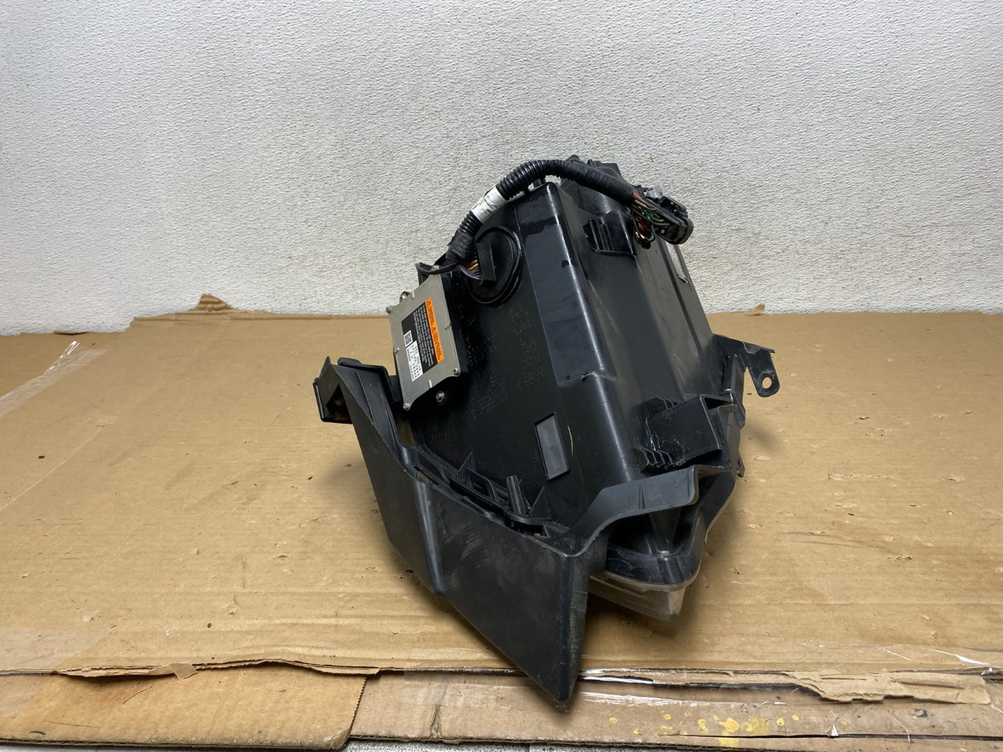 Xenon 2010 to 2016 Cadillac SRX Left Driver LH Side Headlight AG9234 DW6