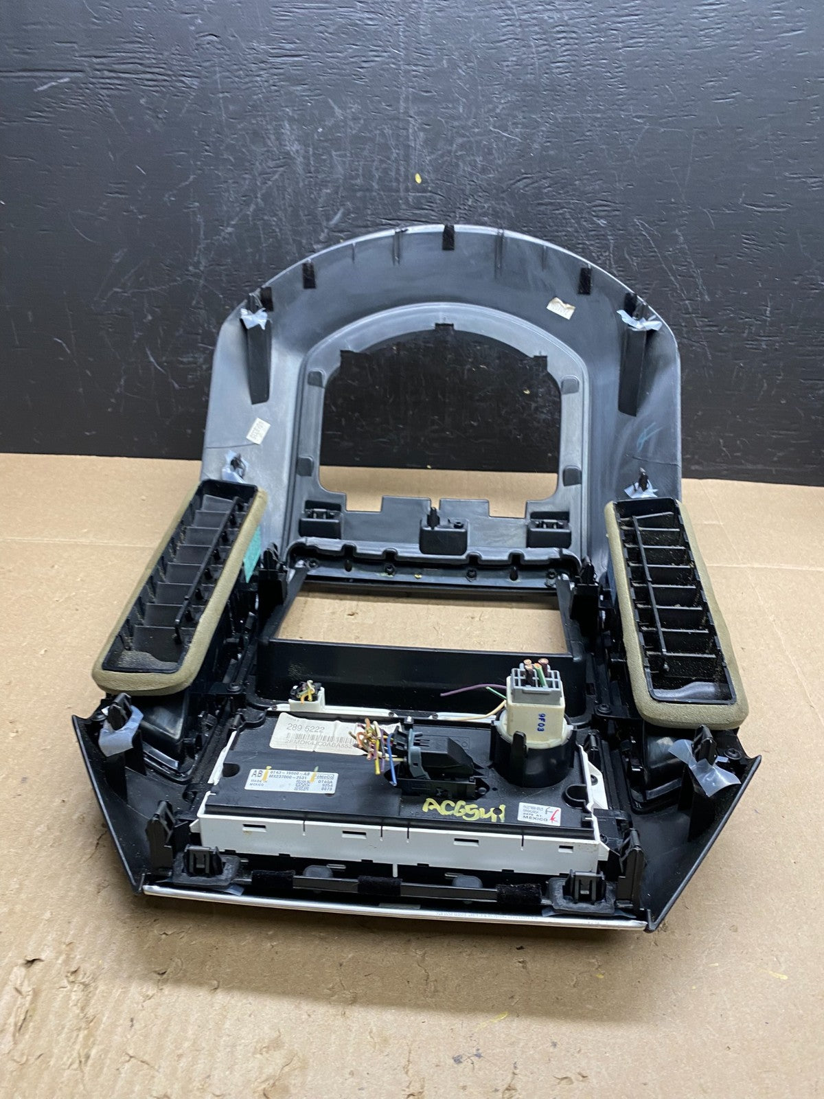 2007 - 2010 Ford Edge Heater Climate Control Radio Control Dash Bezel AC6541 DG7