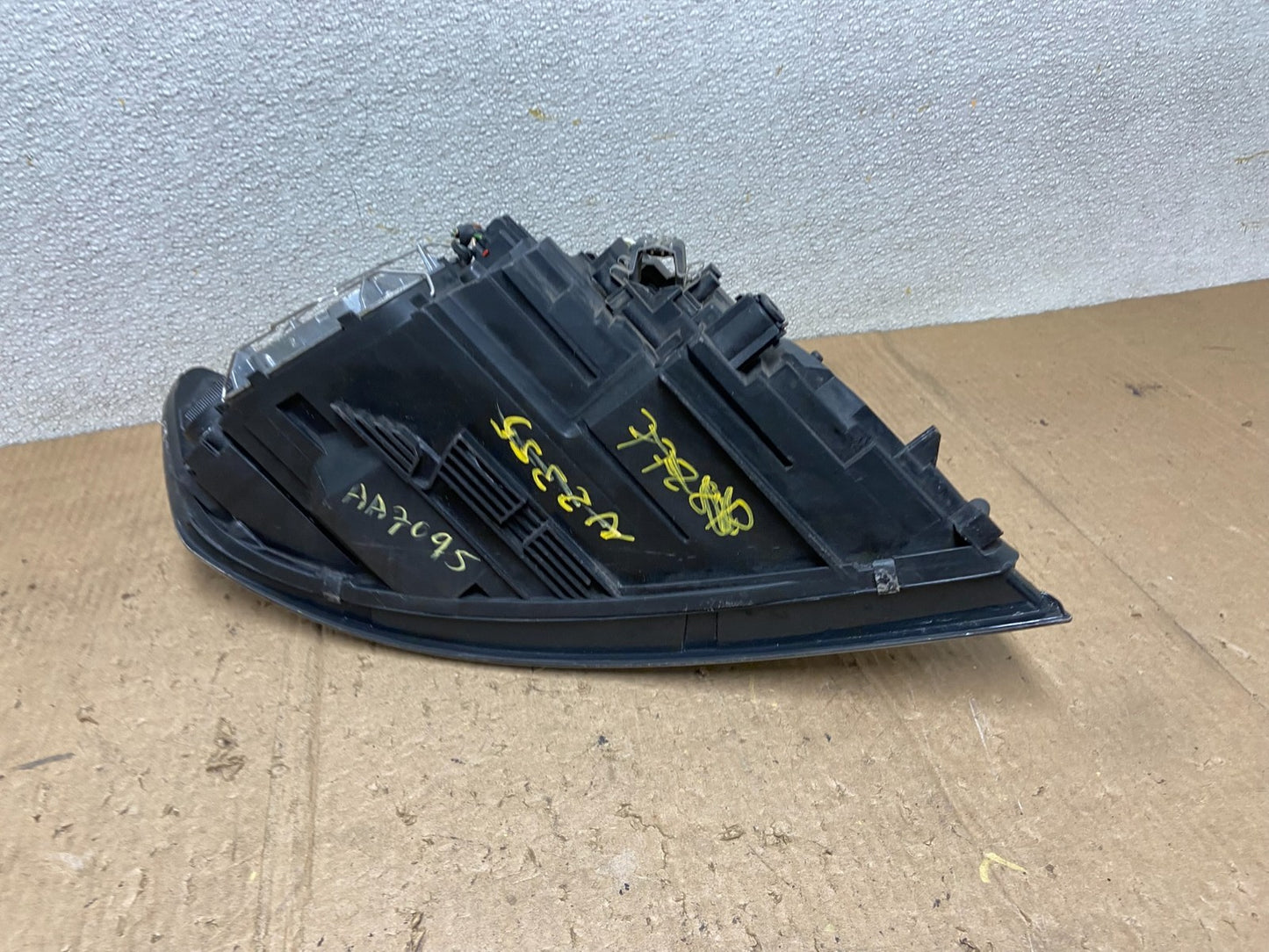 2008 to 2011 Volvo S40 Left Driver LH Side Xenon HID Headlight Oem AA7095 DG7