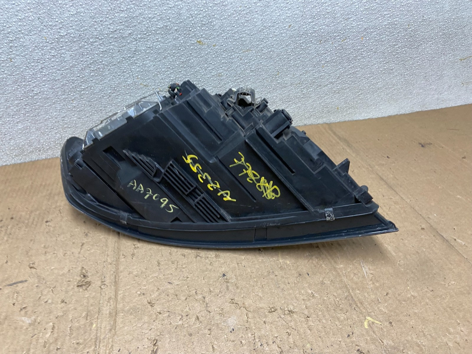 2008 to 2011 Volvo S40 Left Driver LH Side Xenon HID Headlight Oem AA7095 DG7