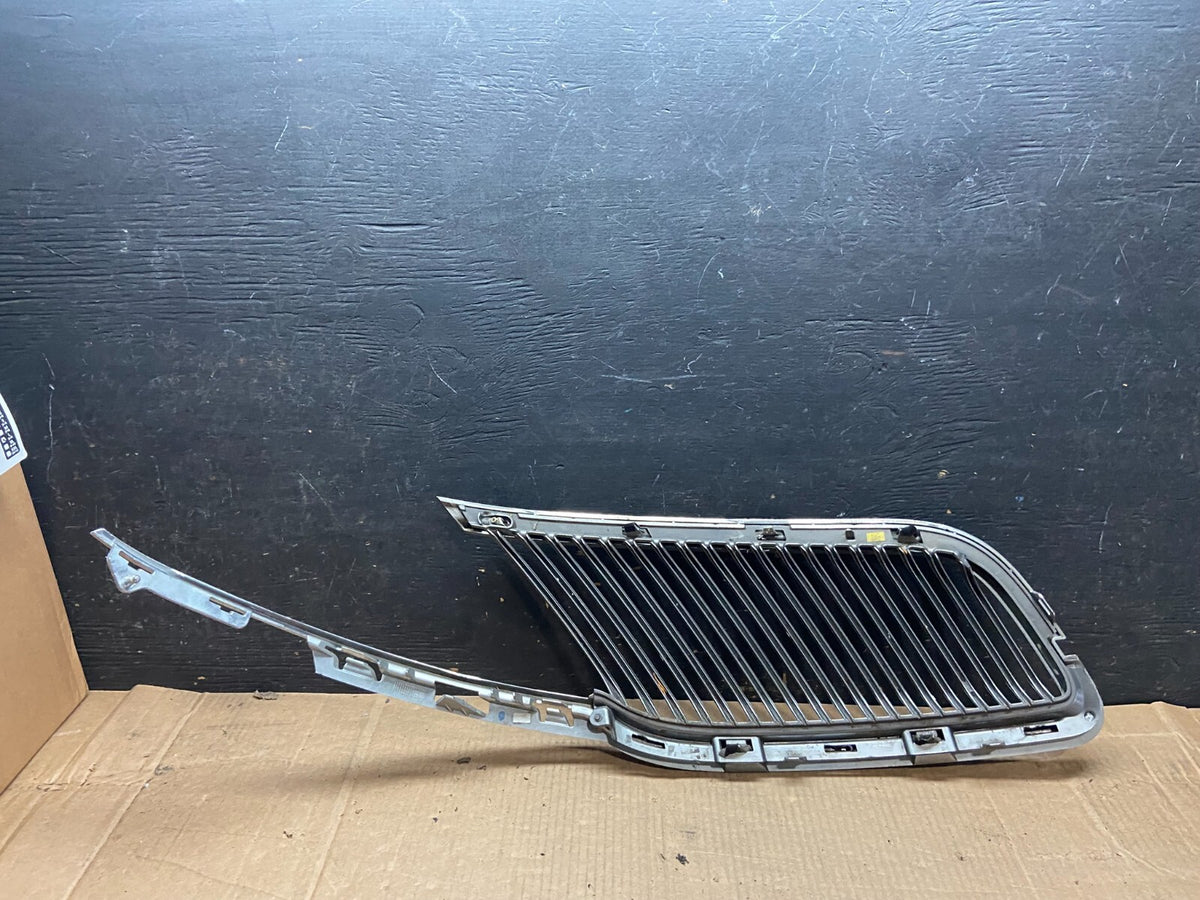 2013 to 2016 Lincoln MKT Left Driver LH Side Front Grill Grille V6990 DG3