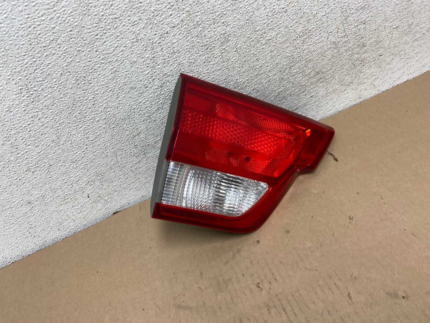 2011-2013 Jeep Grand Cherokee Left Driver Side Lh Inner Tail Light AG6647 LK2