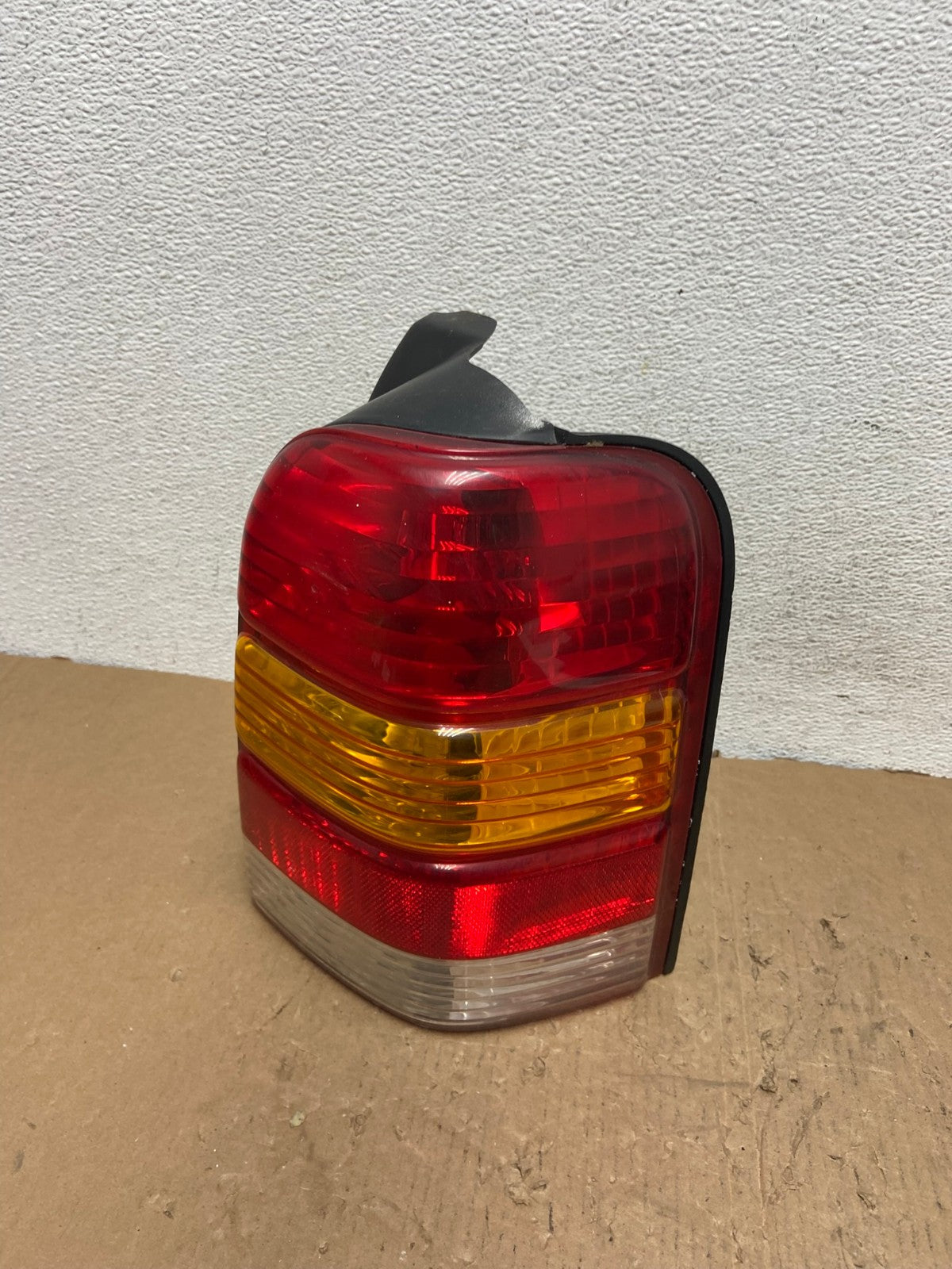 2001 to 2007 Ford Escape Right Passenger RH Side Tail Light AD8146 LK0