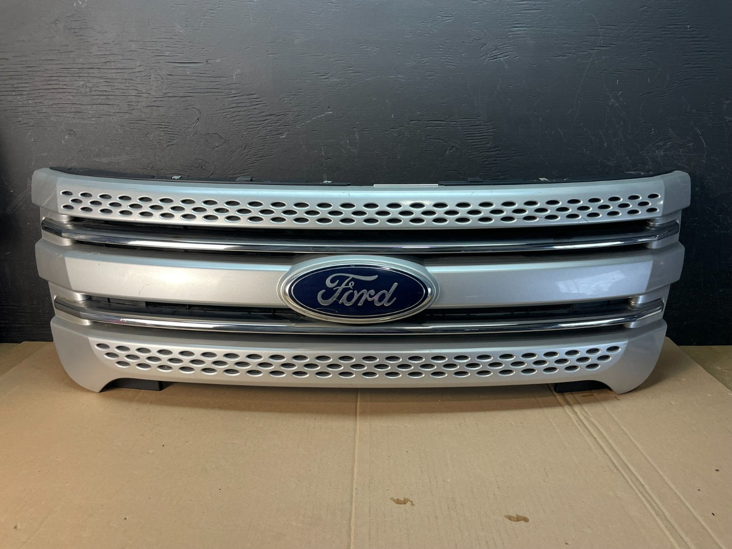 2011 to 2015 Ford Explorer Upper Front Grill Grille AD8334 DG0