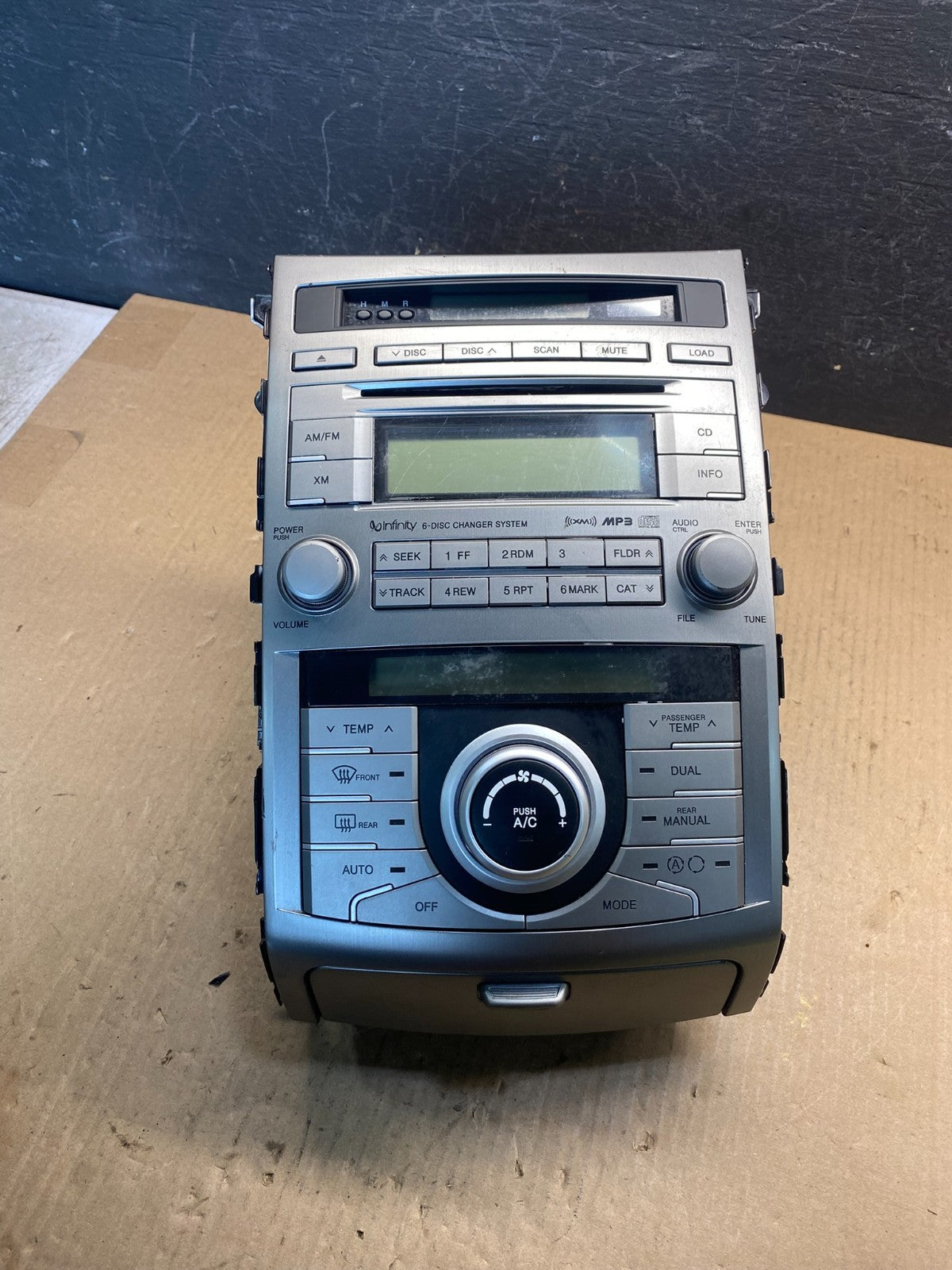 2007 to 2012 Hyundai Veracruz Auto Climate Temp Control Radio Bezel OE AE6395 DG0